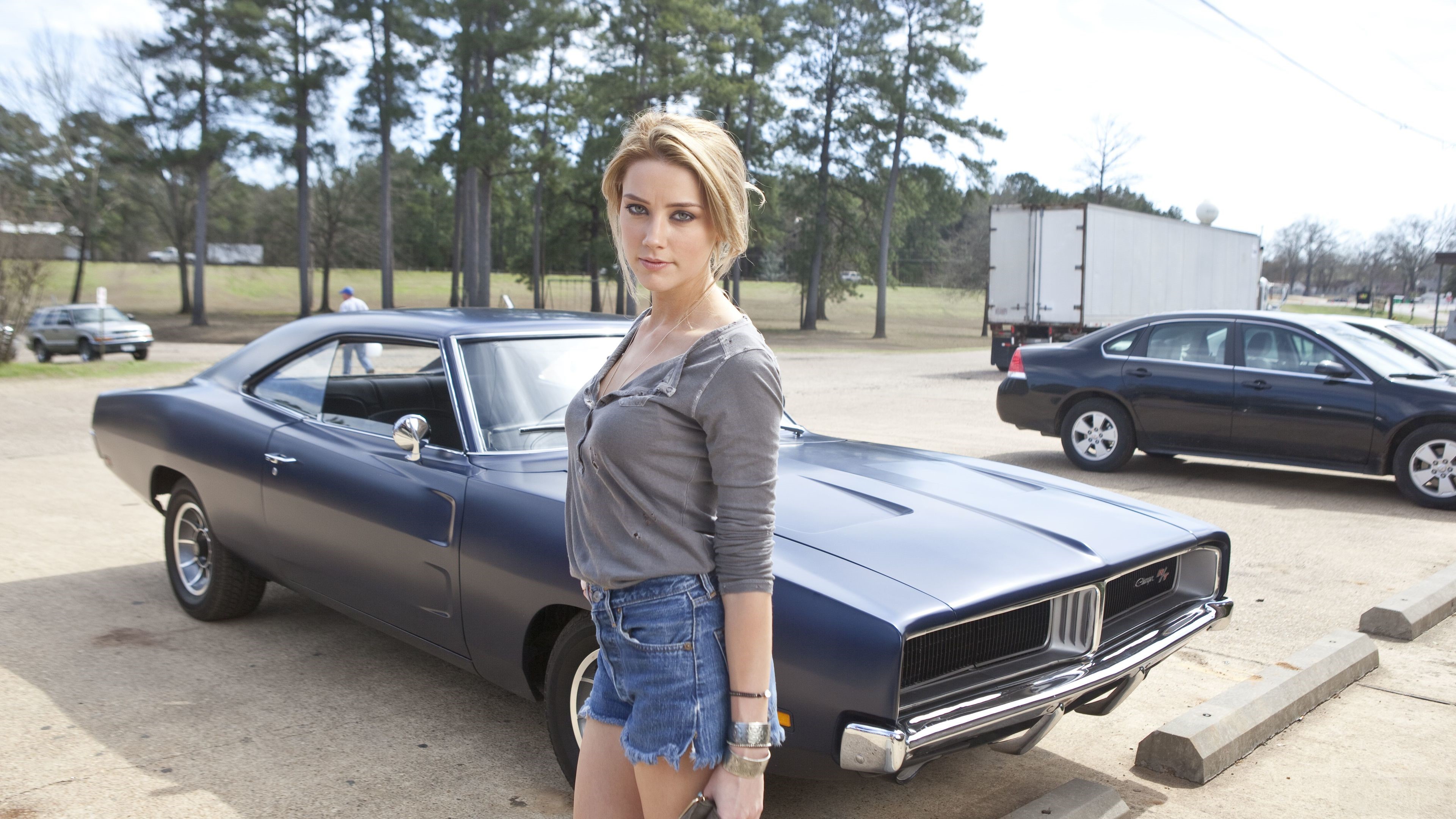Amber Heard with a classic car HD Wallpaper