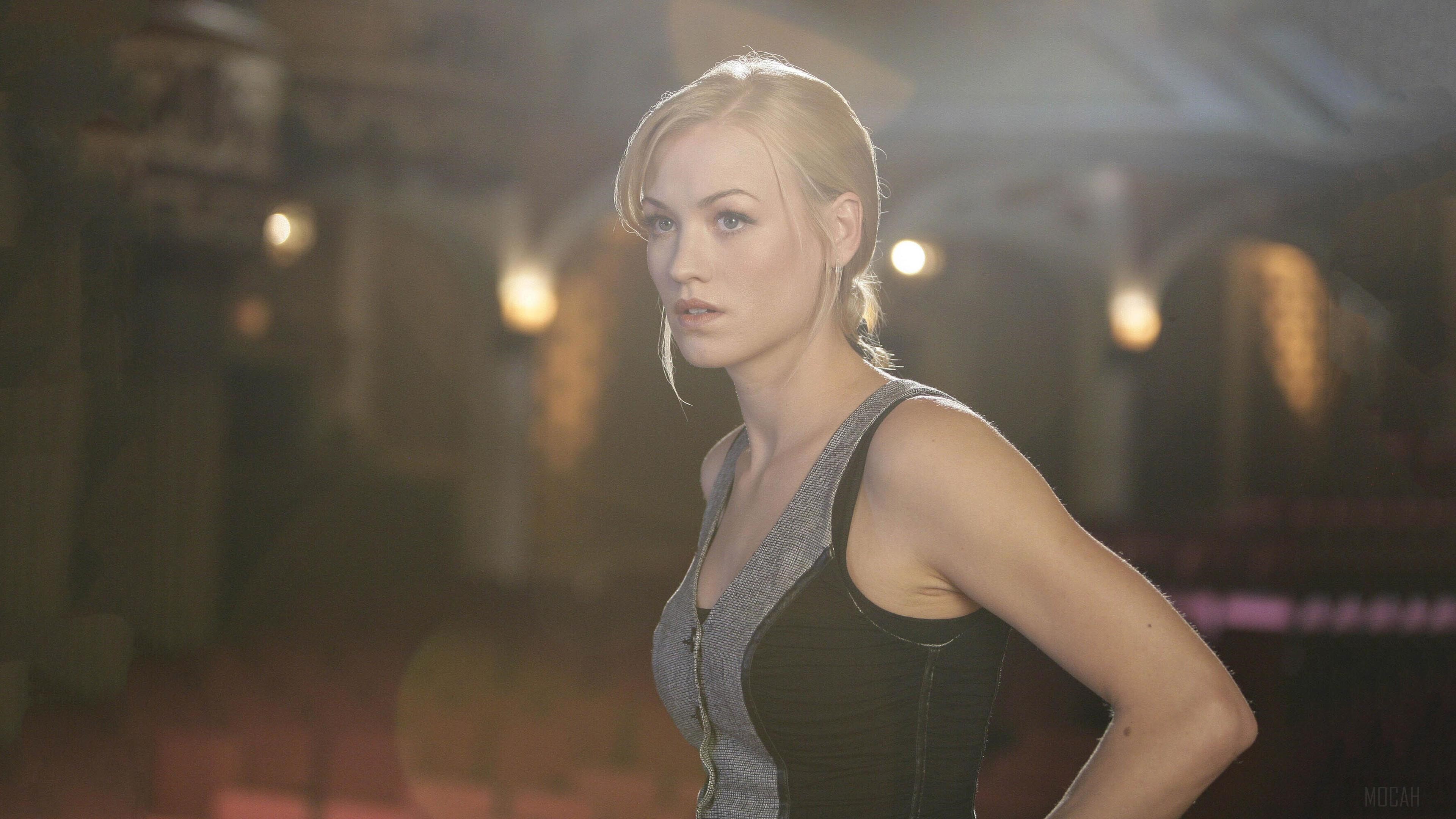 Yvonne Strahovski HD Wallpaper