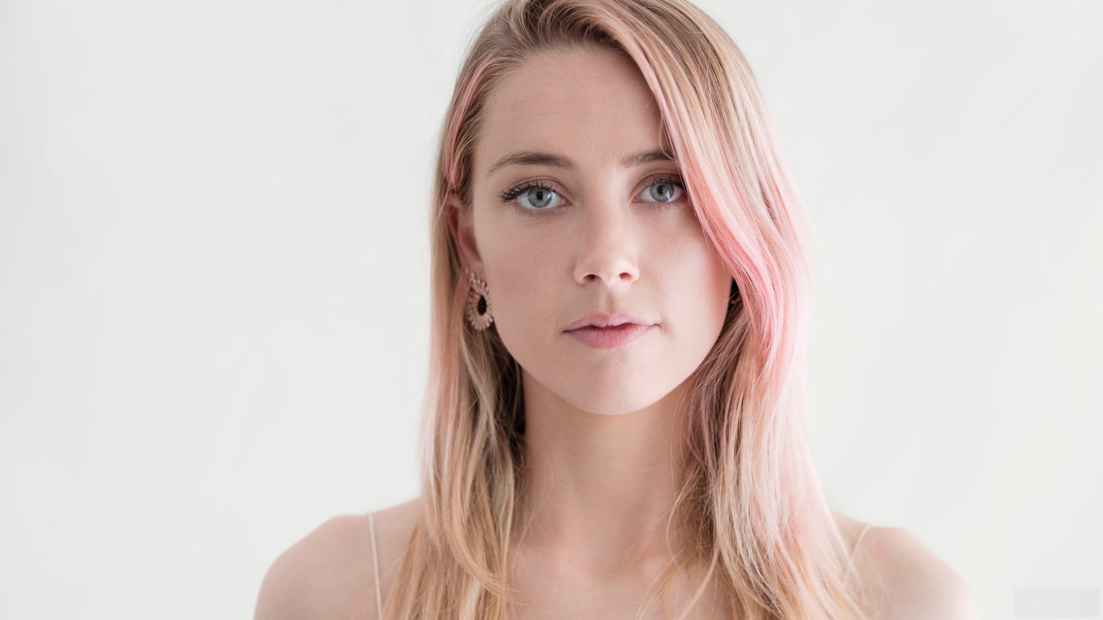 Amber Heard with Pink Hairs 4K HD Wallpaper