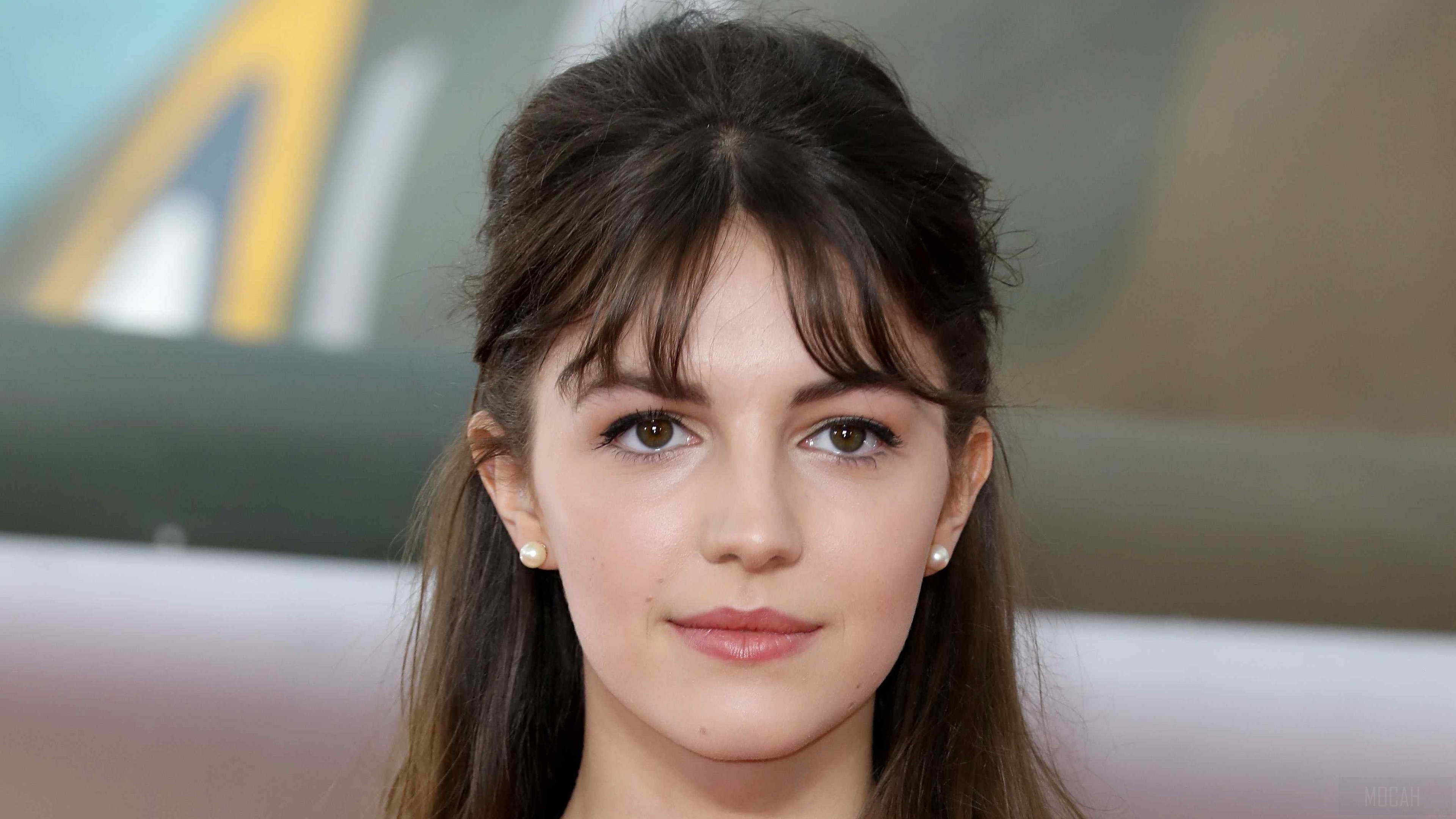 Ella Hunt HD Wallpaper