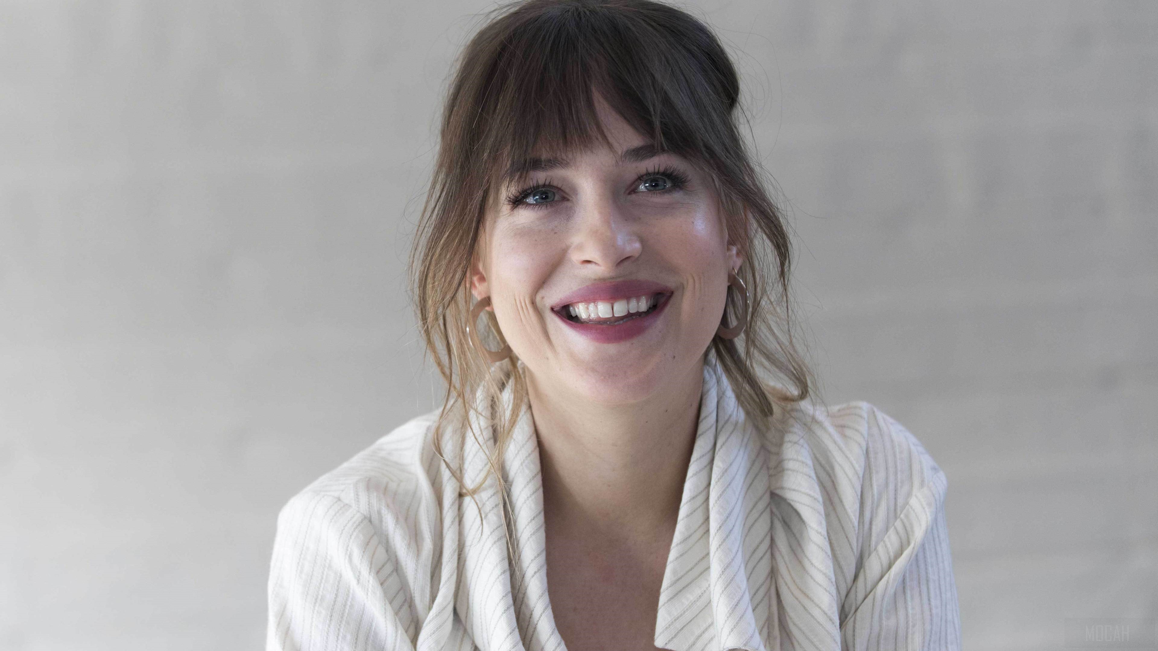 Dakota Johnson smiling in 4K HD Wallpaper