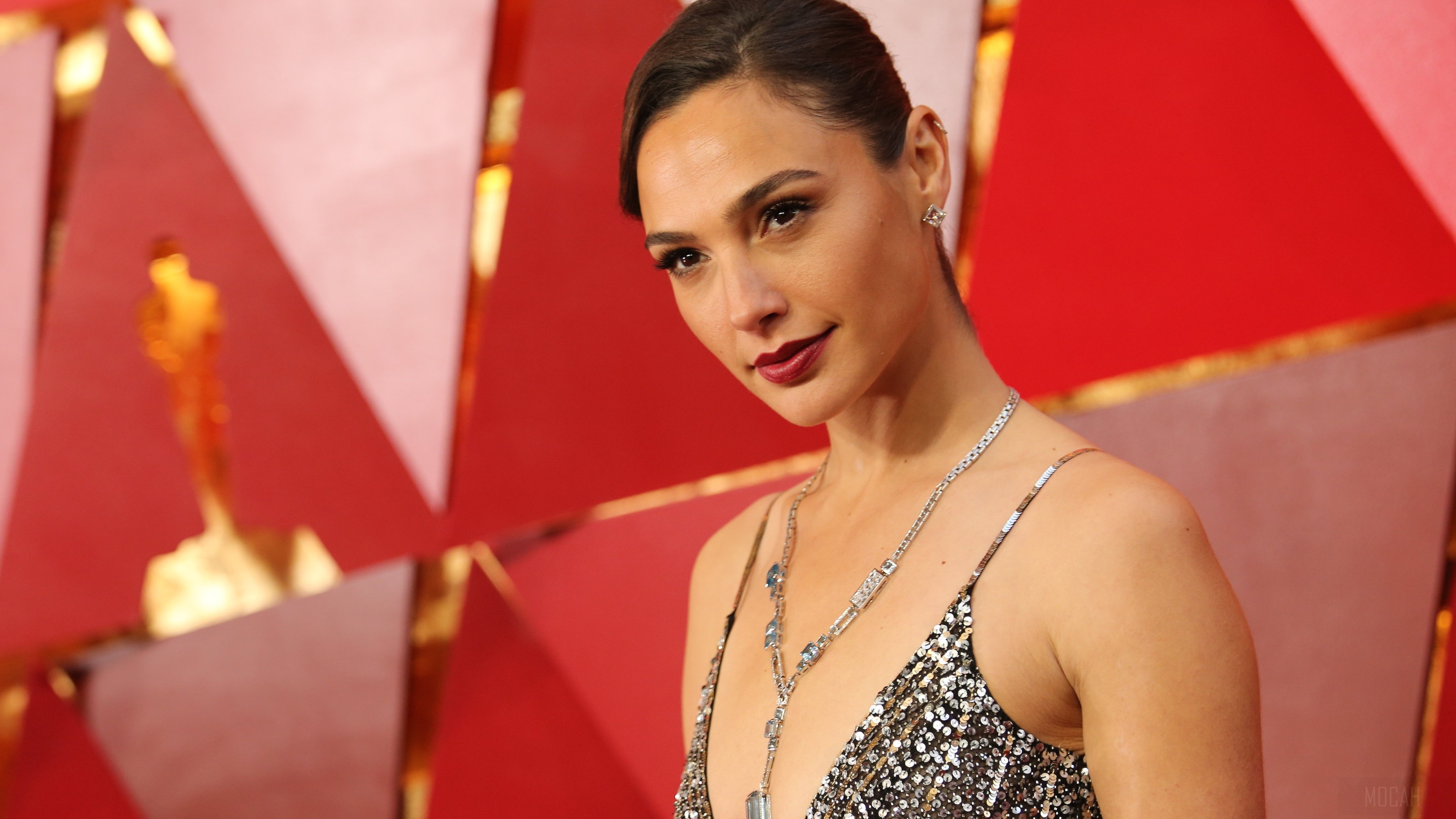 Gal Gadot At Oscars 2019 HD Wallpaper