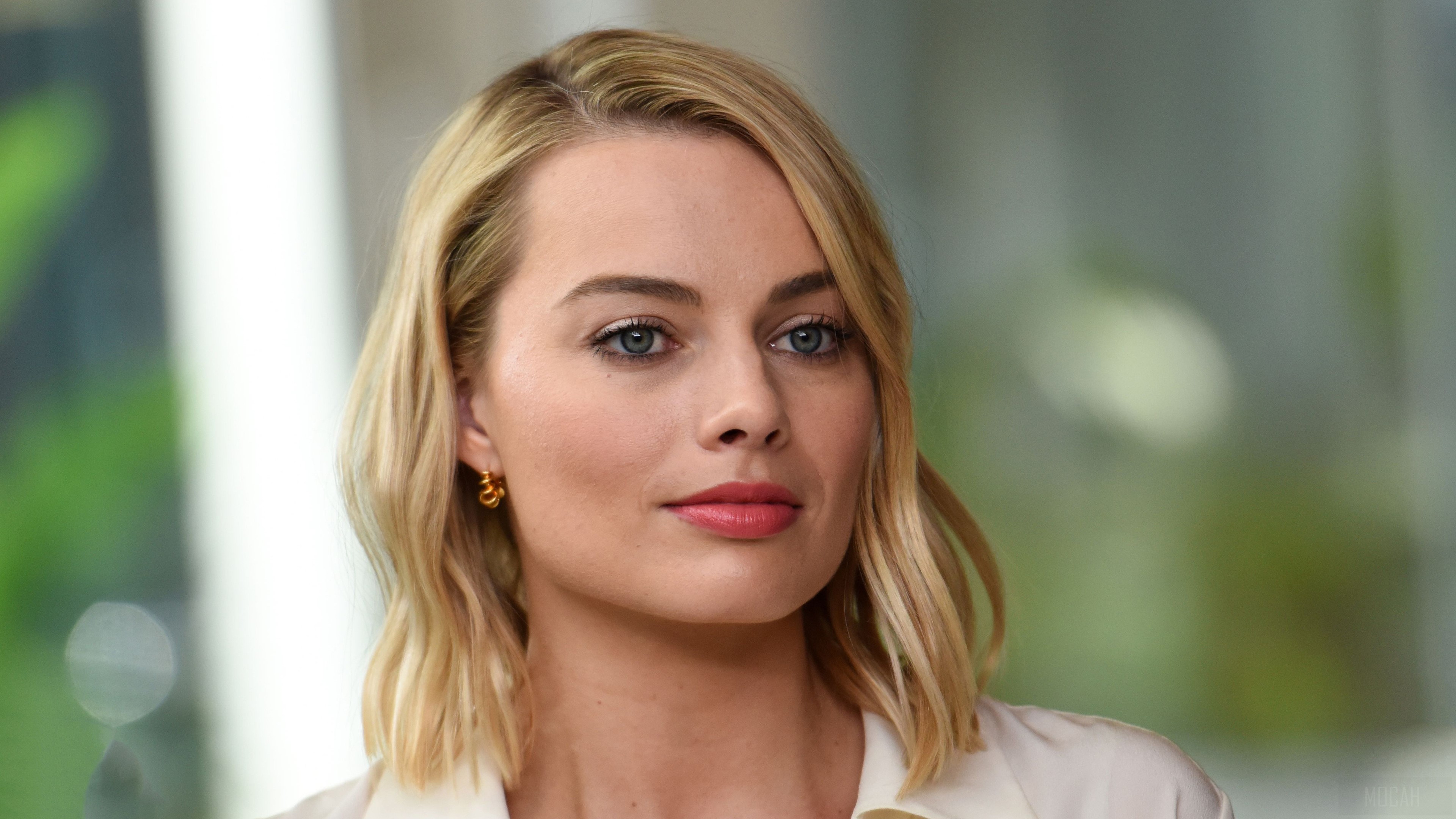 Margot Robbie Closeup HD Wallpaper