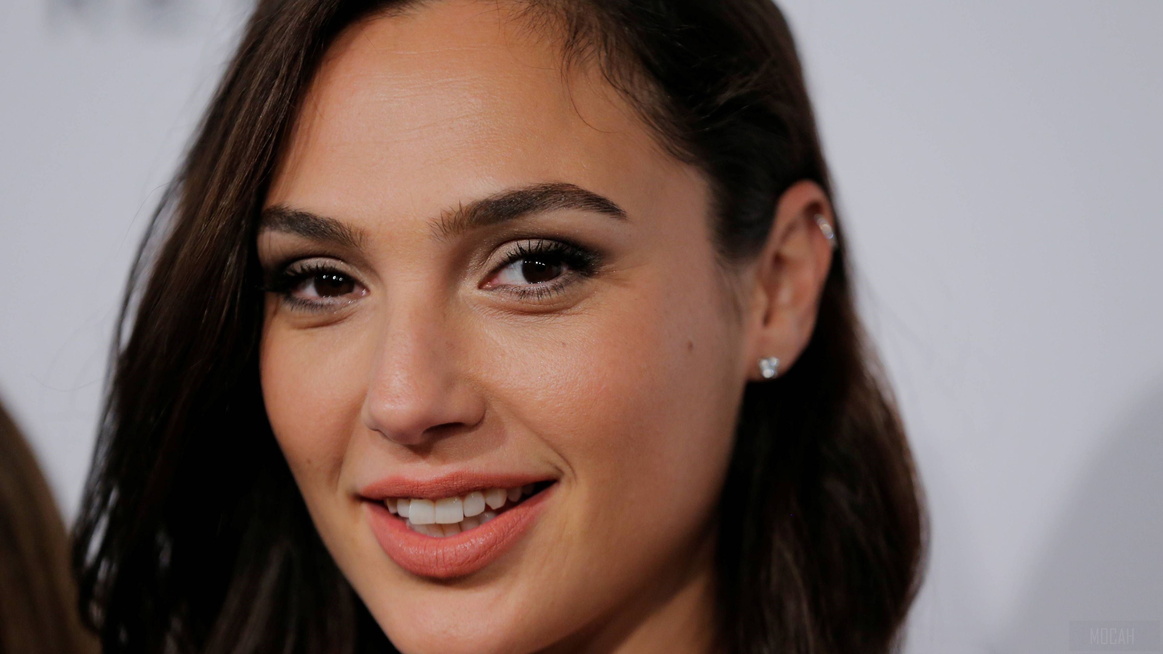 Gal Gadot Smiling 4K HD Wallpaper