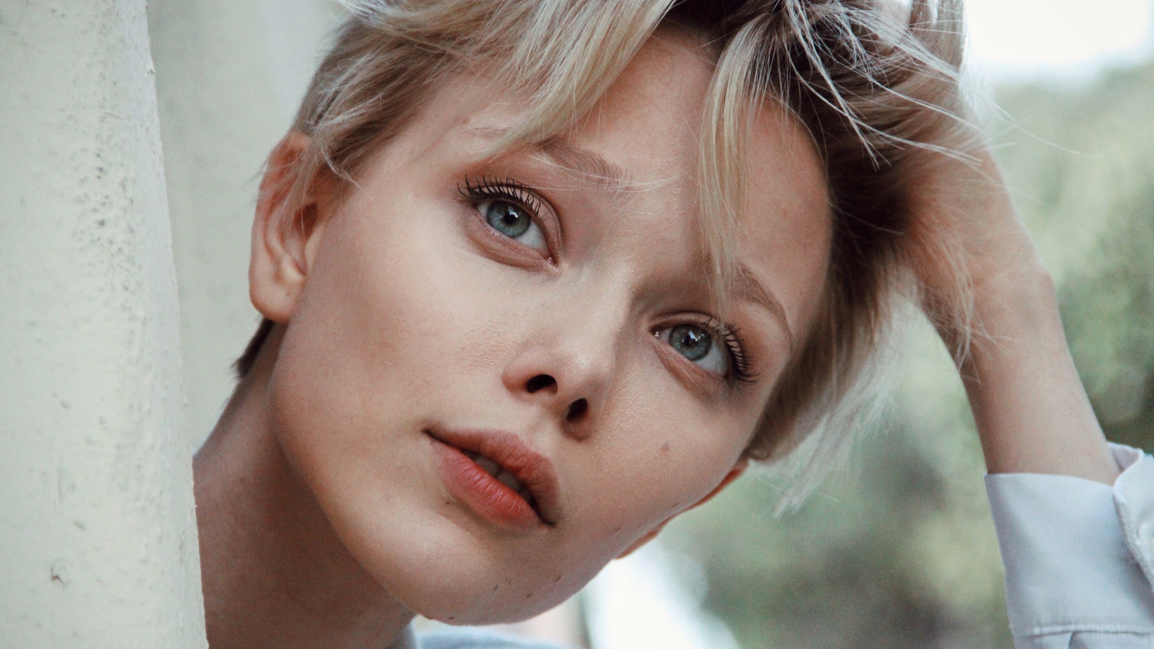 Ivanna Sakhno HD Wallpaper