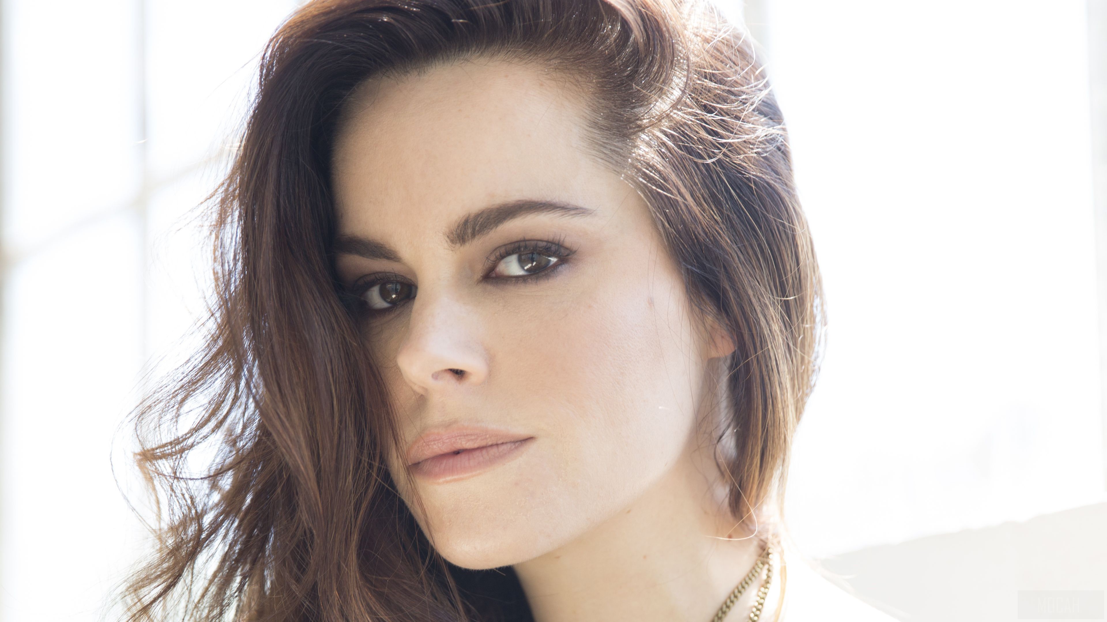 Emily Hampshire HD Wallpaper