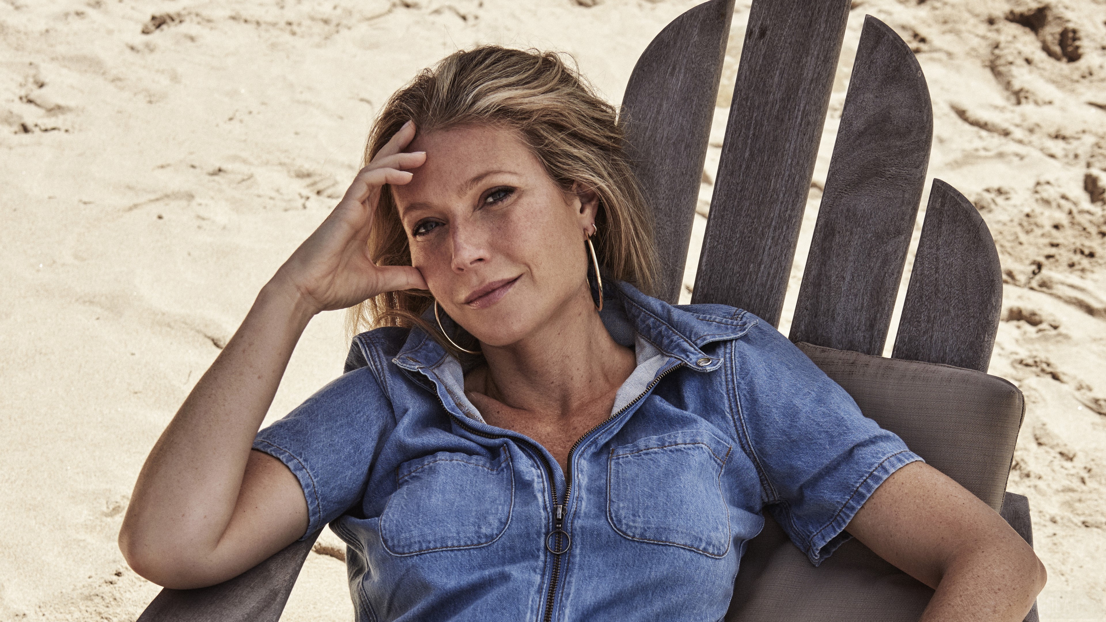 Gwyneth Paltrow on a beach in 2019 4K HD Wallpaper