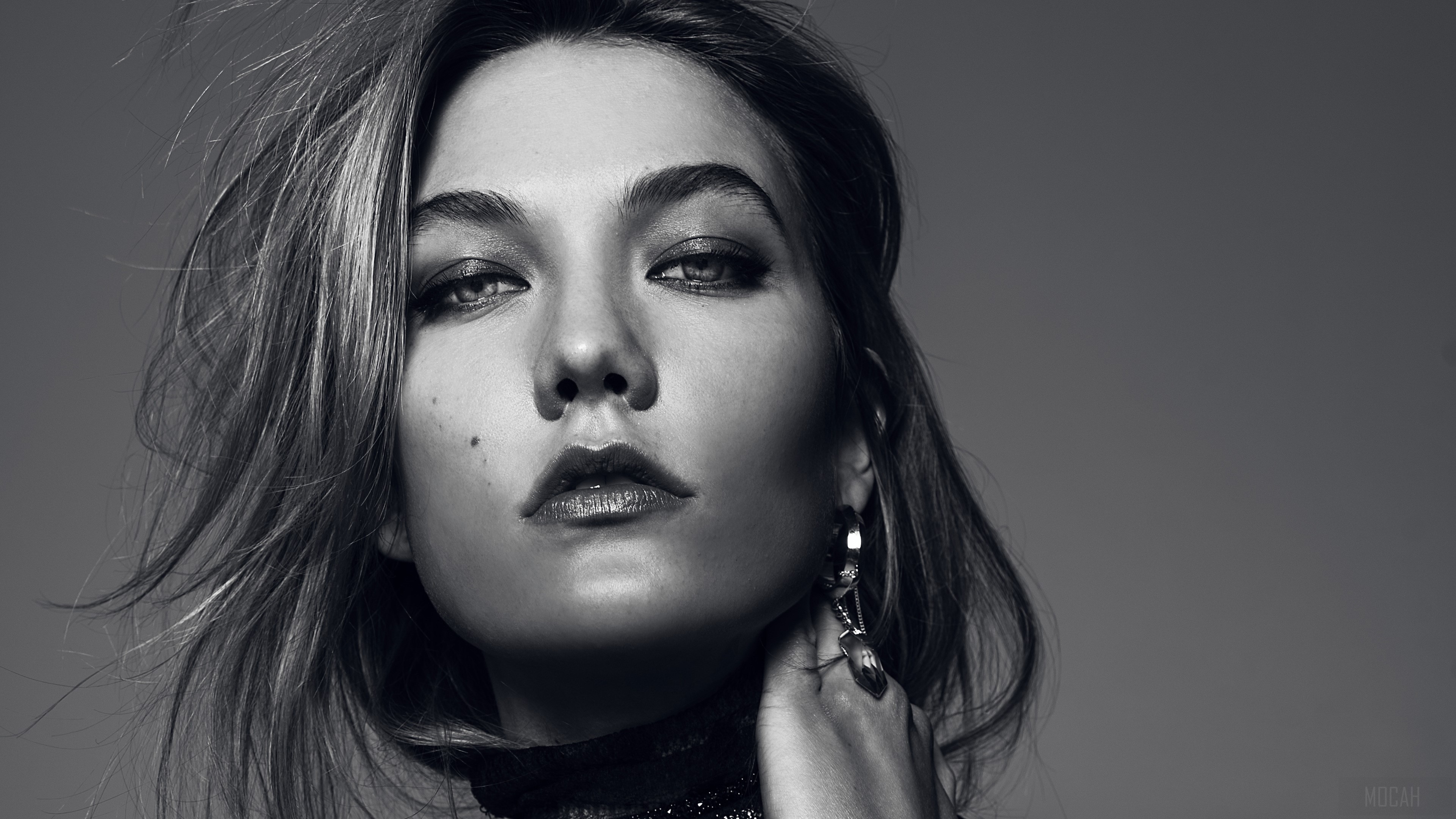Karlie Kloss Monochrome Portrait HD Wallpaper