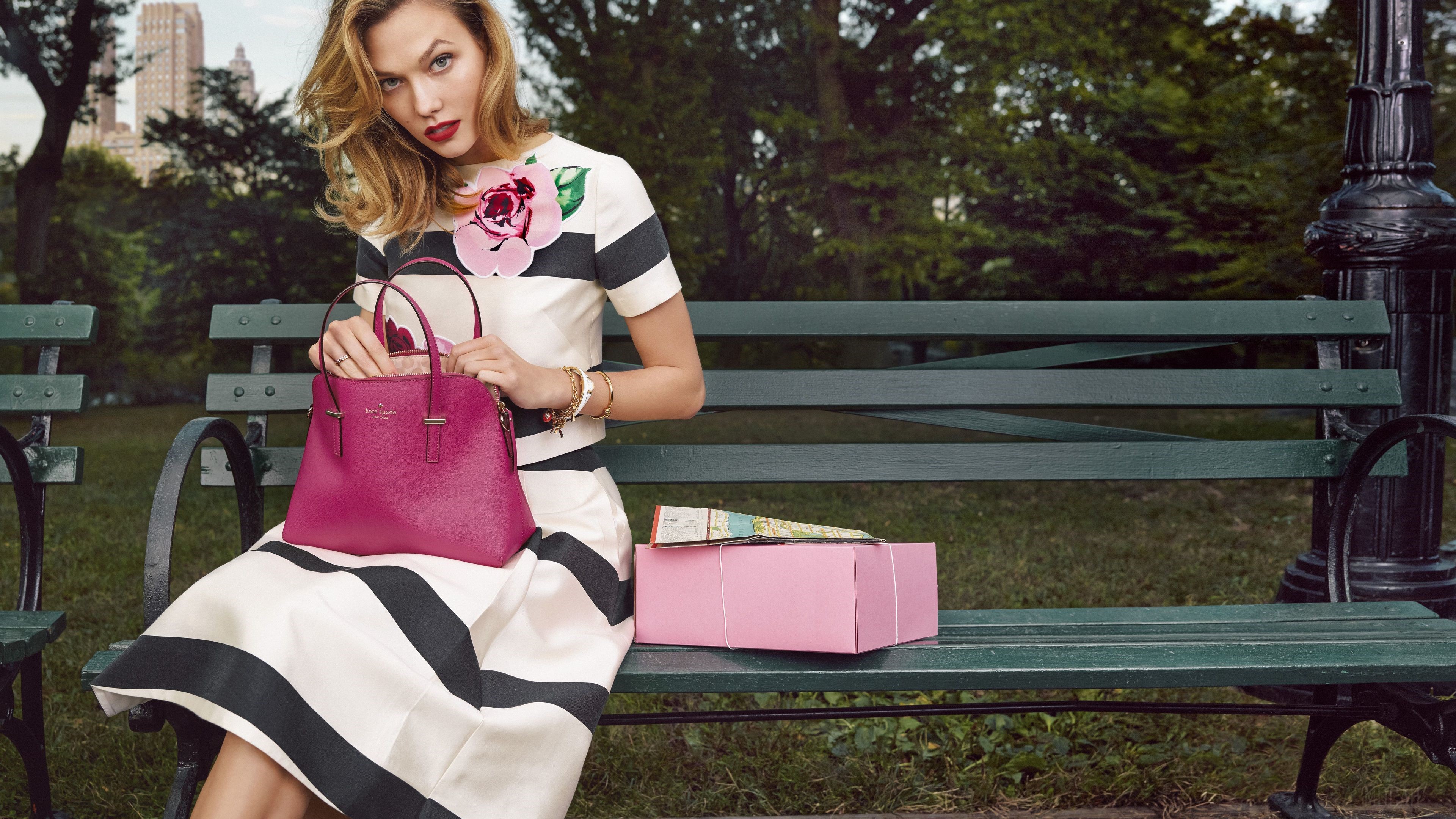 Karlie Kloss with Kate Spade bag in Central Park 4K HD Wallpaper