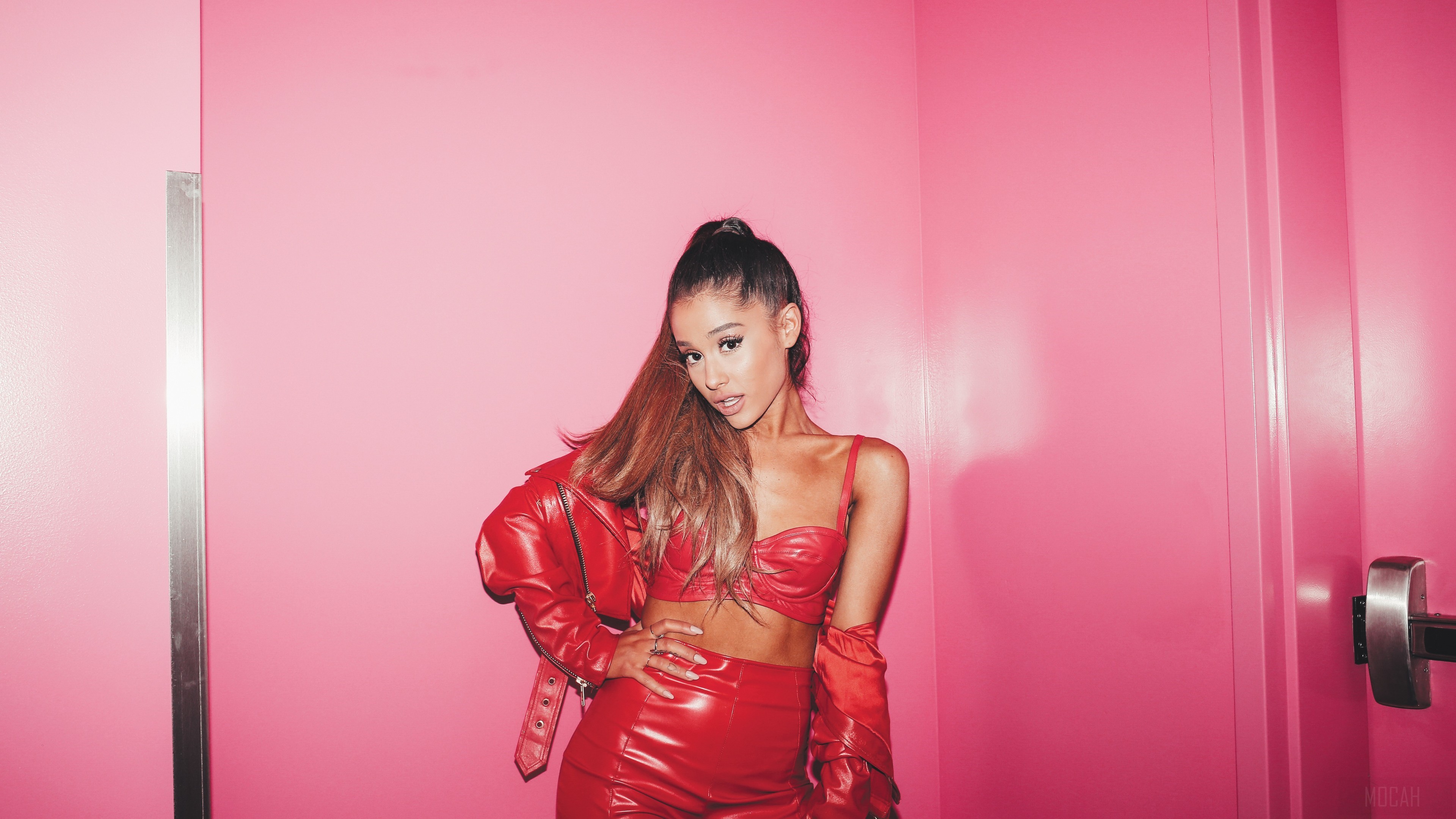 Ariana Grande At Mtv Awards HD Wallpaper