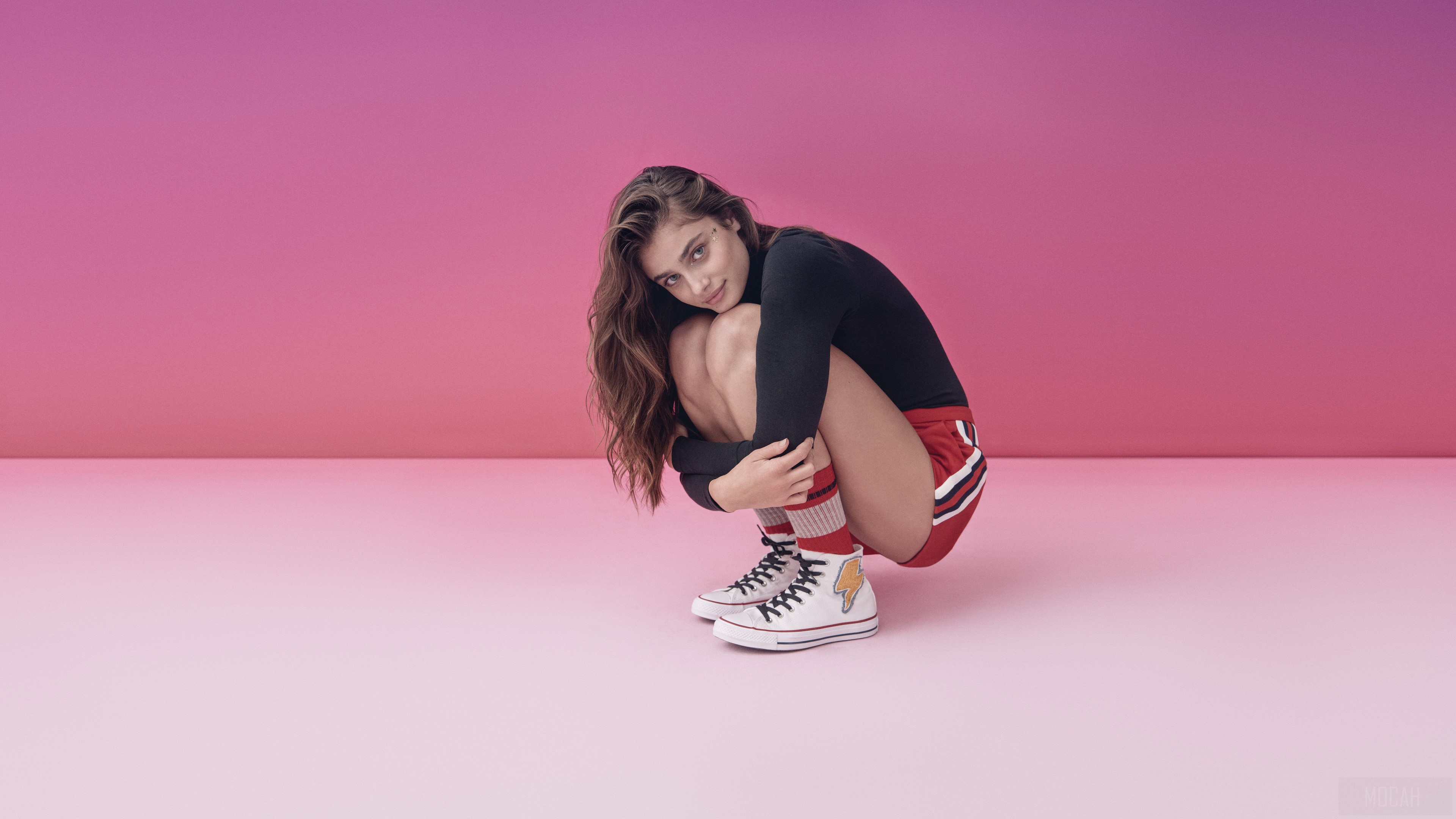 Taylor Hill in Converse sneakers HD Wallpaper