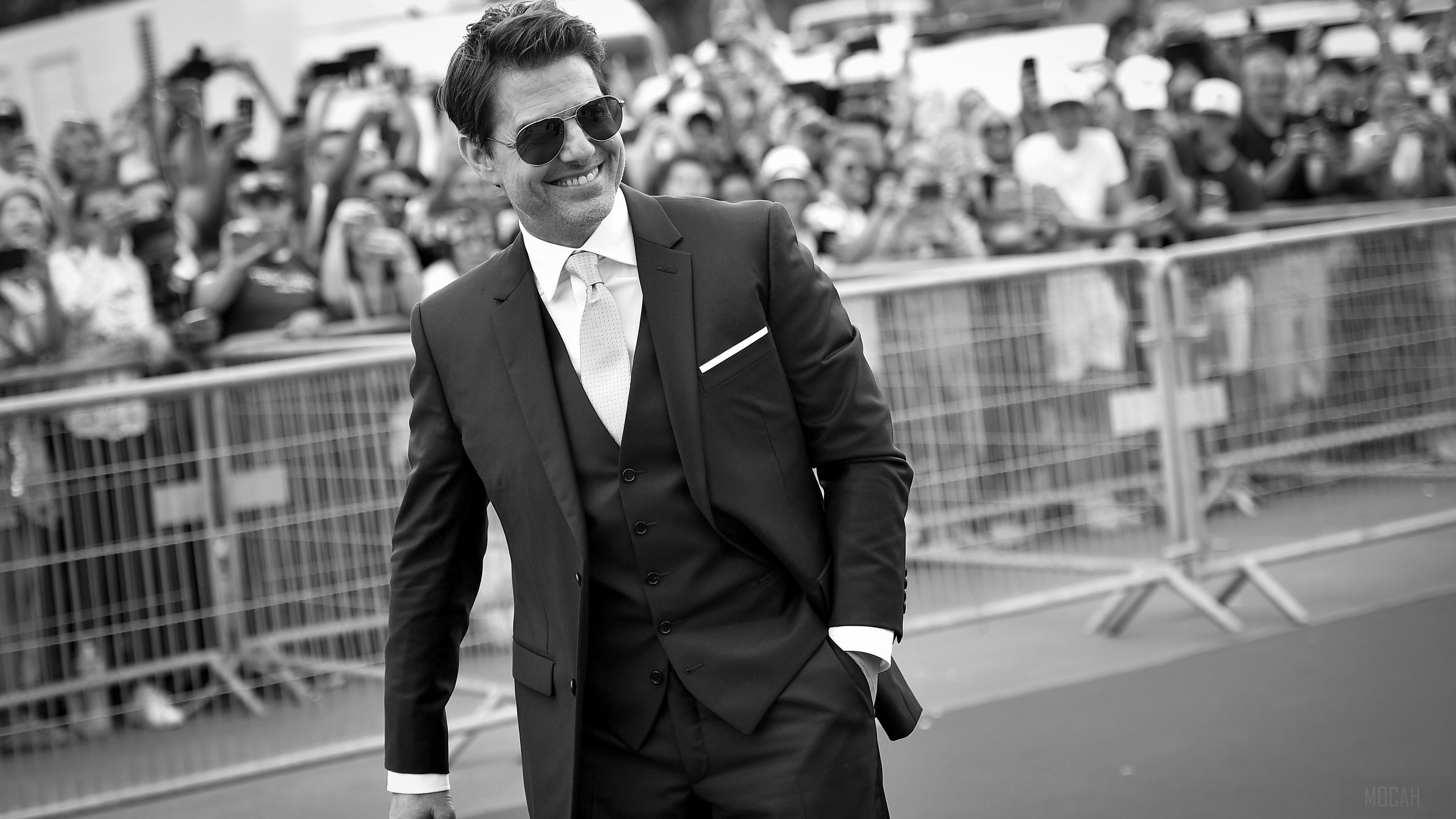 Tom Cruise in a suit on a red carpet HD Wallpaper