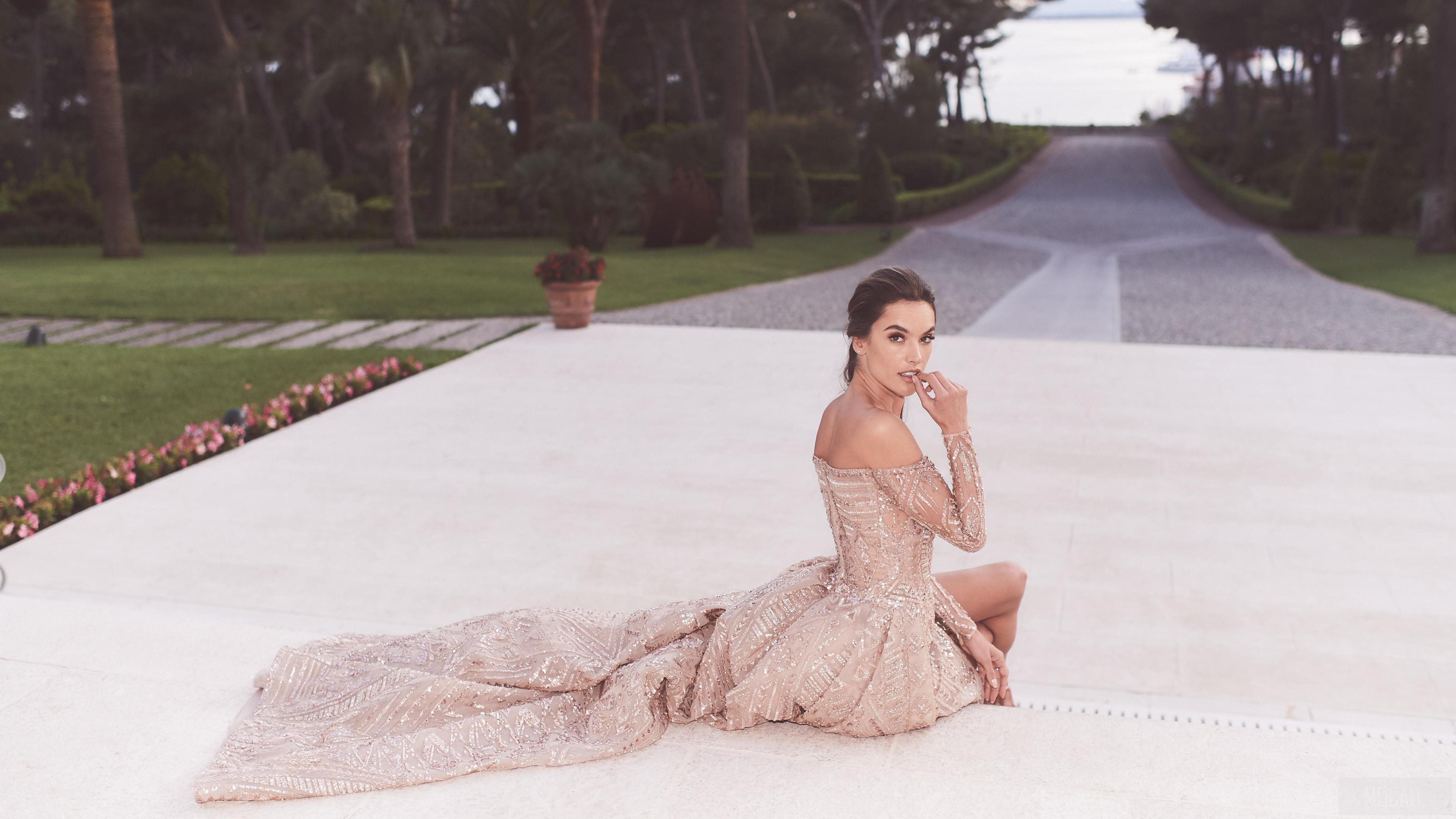 Alessandra Ambrosio in a sparkling gown HD Wallpaper