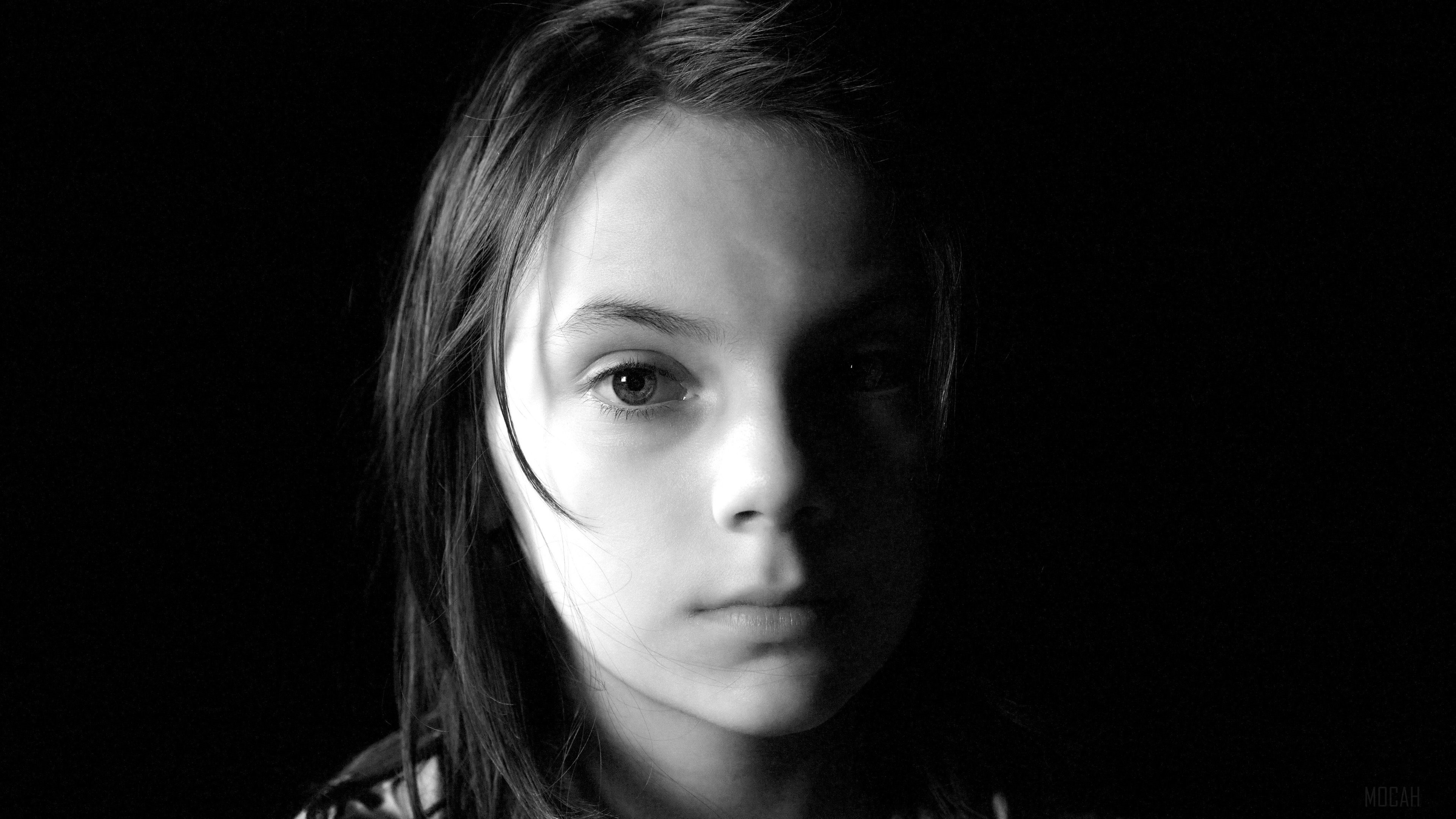 Dafne Keen as Laura Kinney in Logan 4K HD Wallpaper