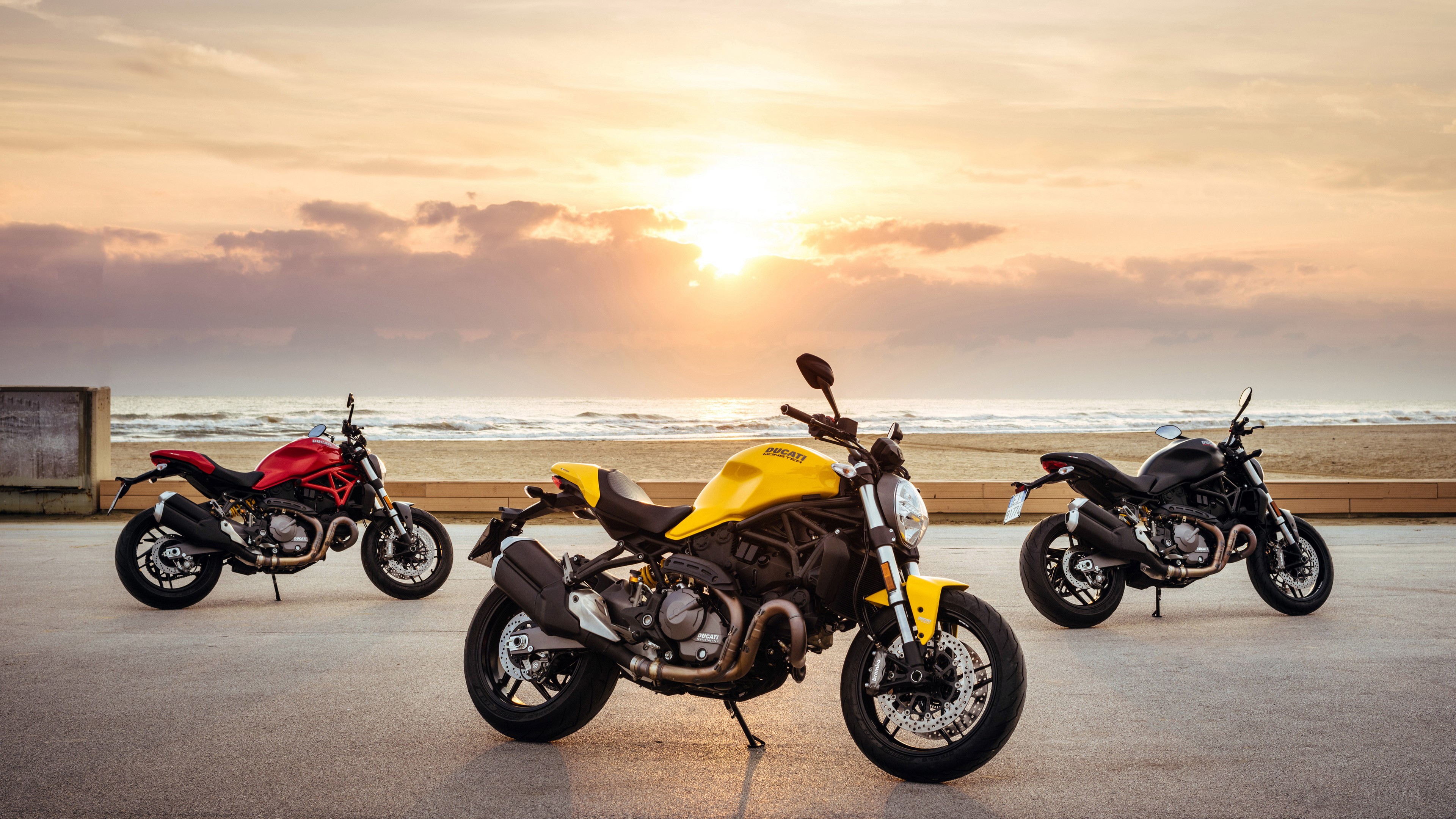 2017 Ducati Monster 821 HD Wallpaper