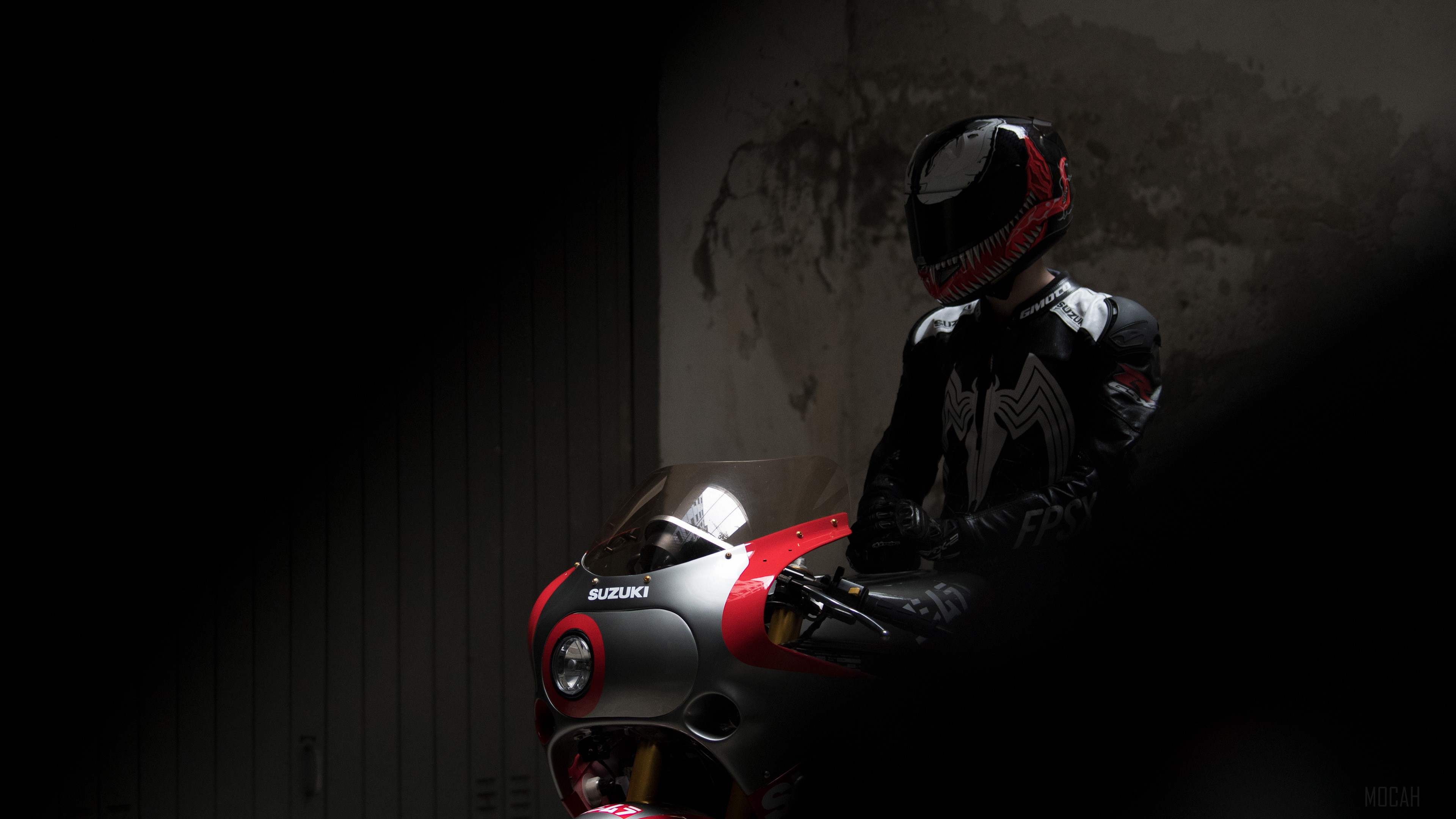 Suzuki GSX R 1100 with Venom helmet 4K HD Wallpaper