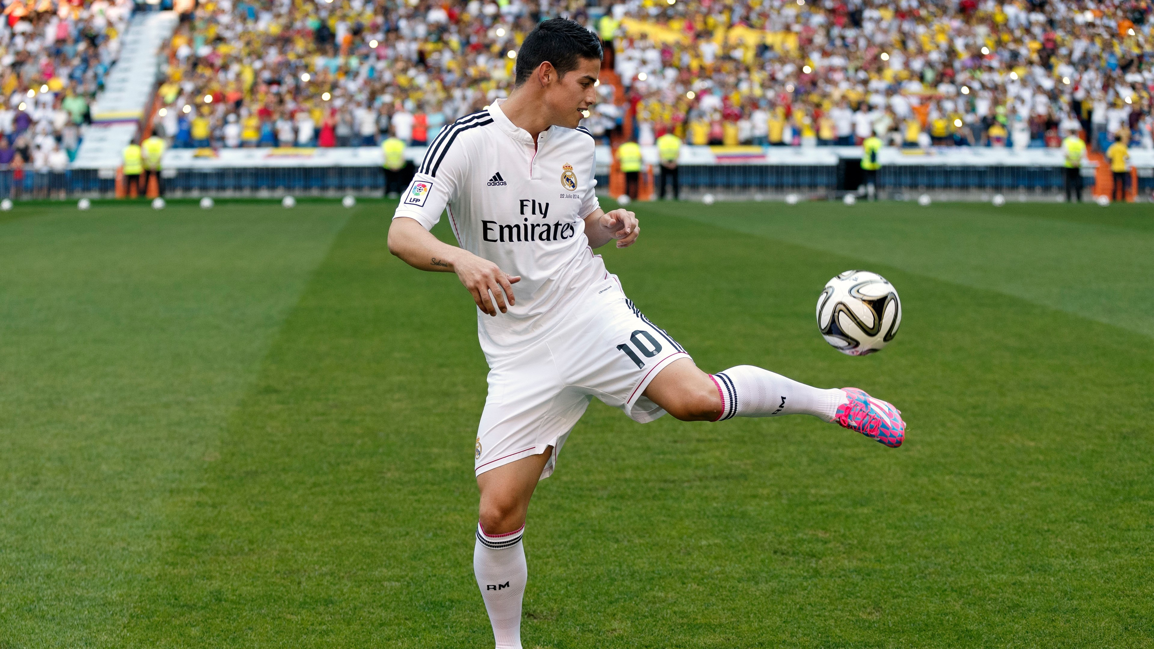 James Rodriguez from Real Madrid playing football HD Wallpaper