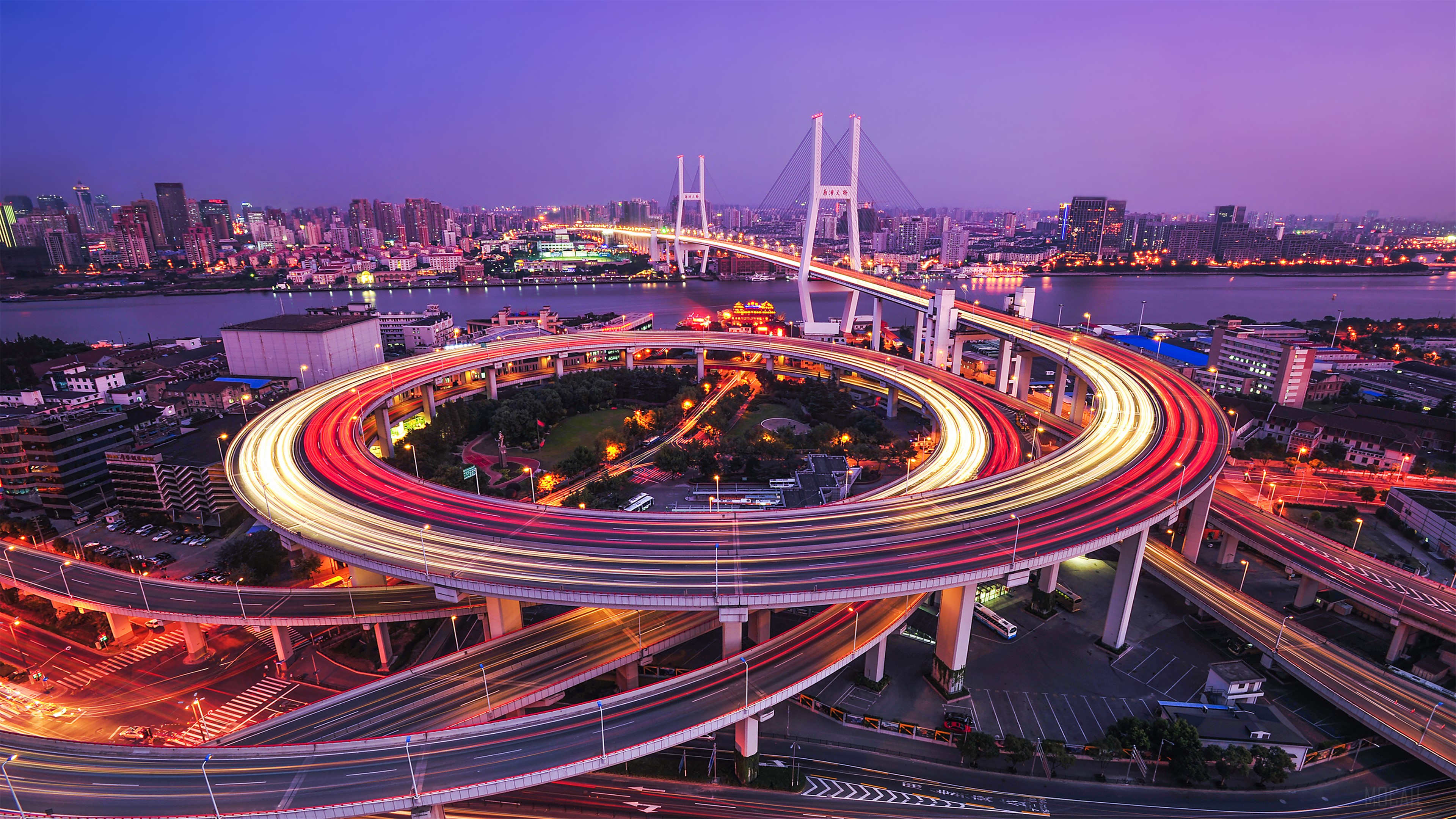 Nanpu Bridge over Huangpu River in Shanghai 4K HD Wallpaper