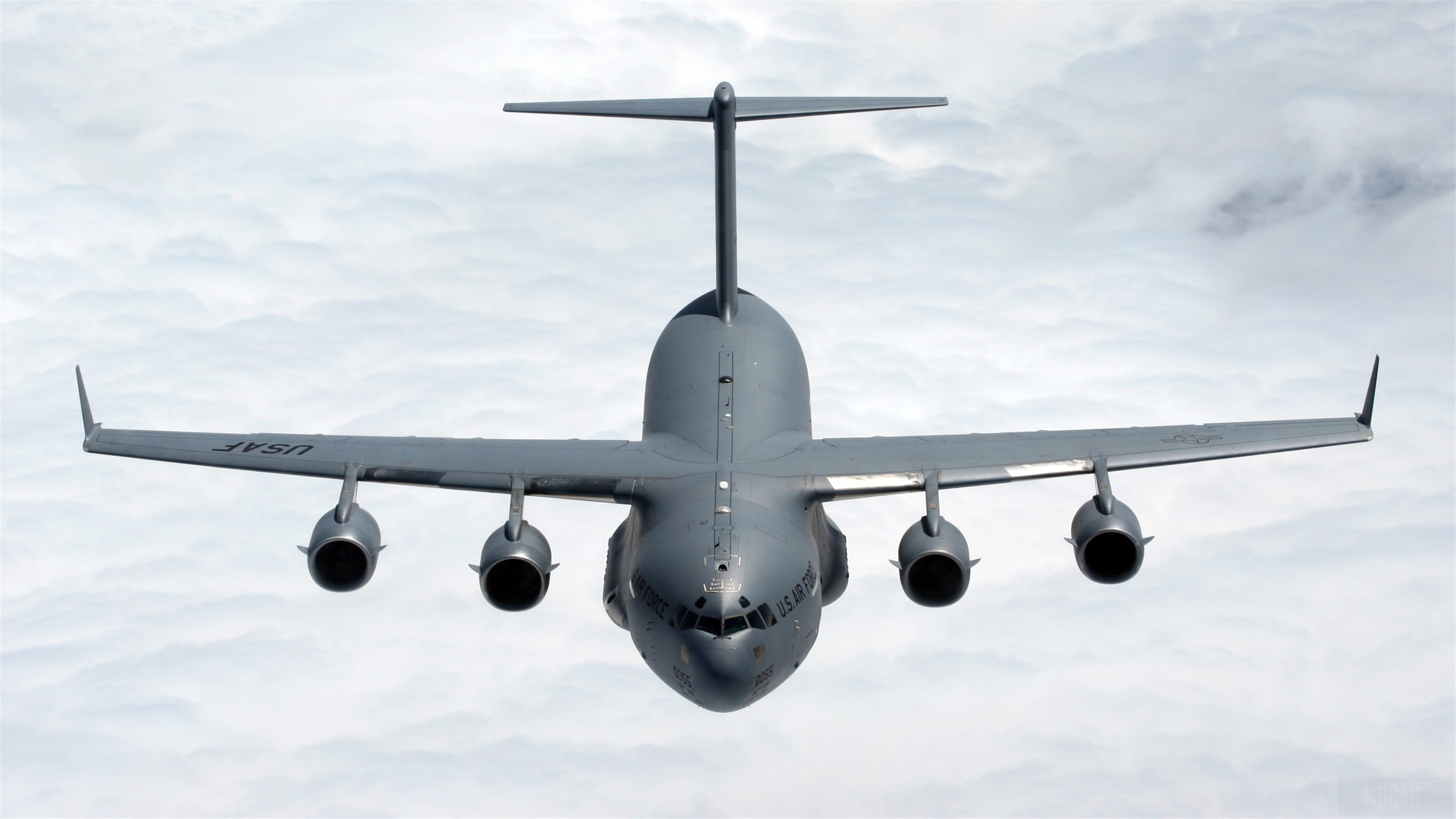 US Air Force C-17 Globemaster III flying HD Wallpaper