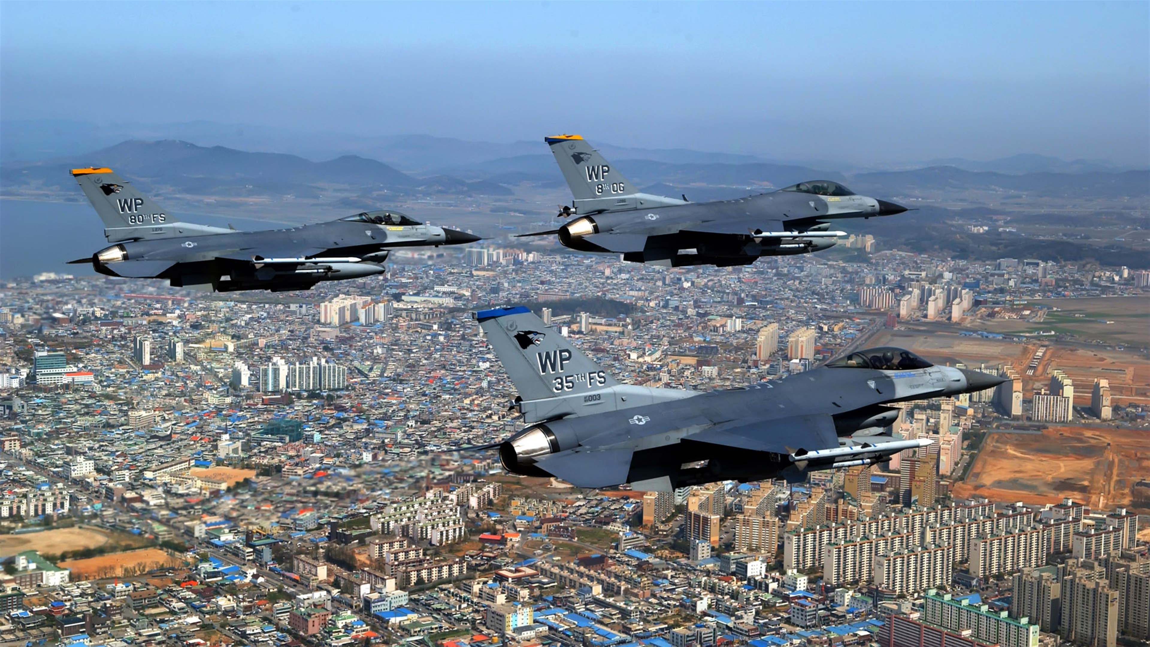 F-16 Fighting Falcons Flying Over City 4K HD Wallpaper