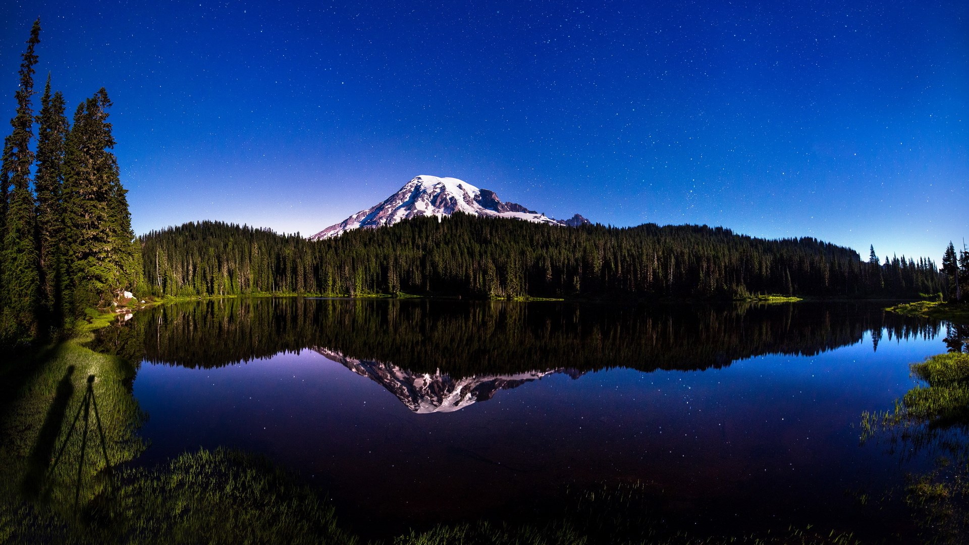 Mount Rainier reflected in a lake at night HD Wallpaper