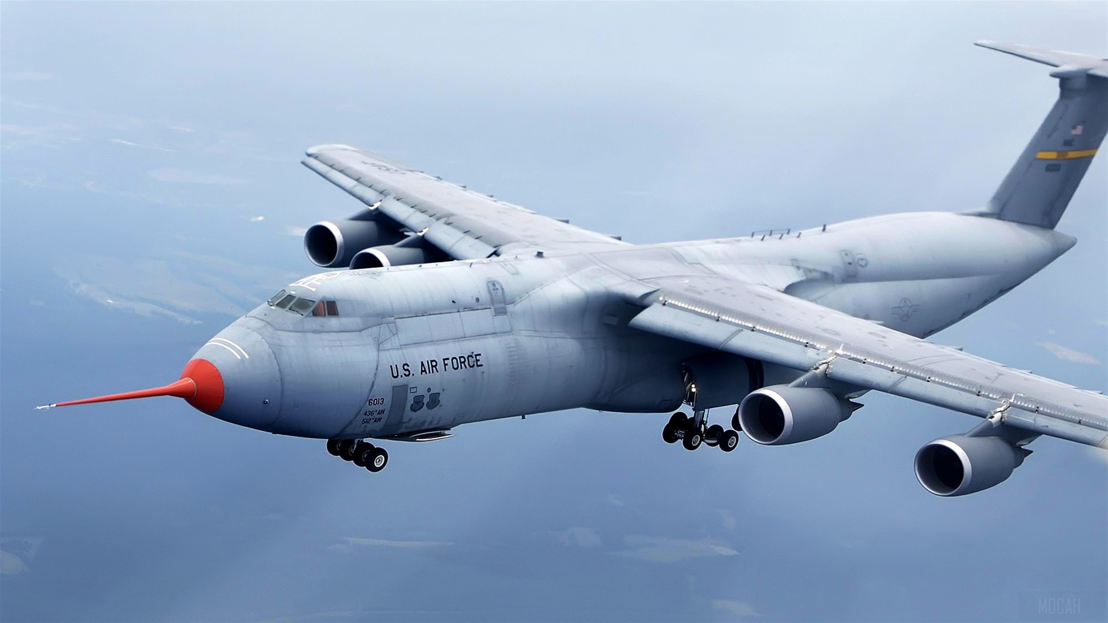 U.S. Air Force C-5 Galaxy aircraft in flight HD Wallpaper