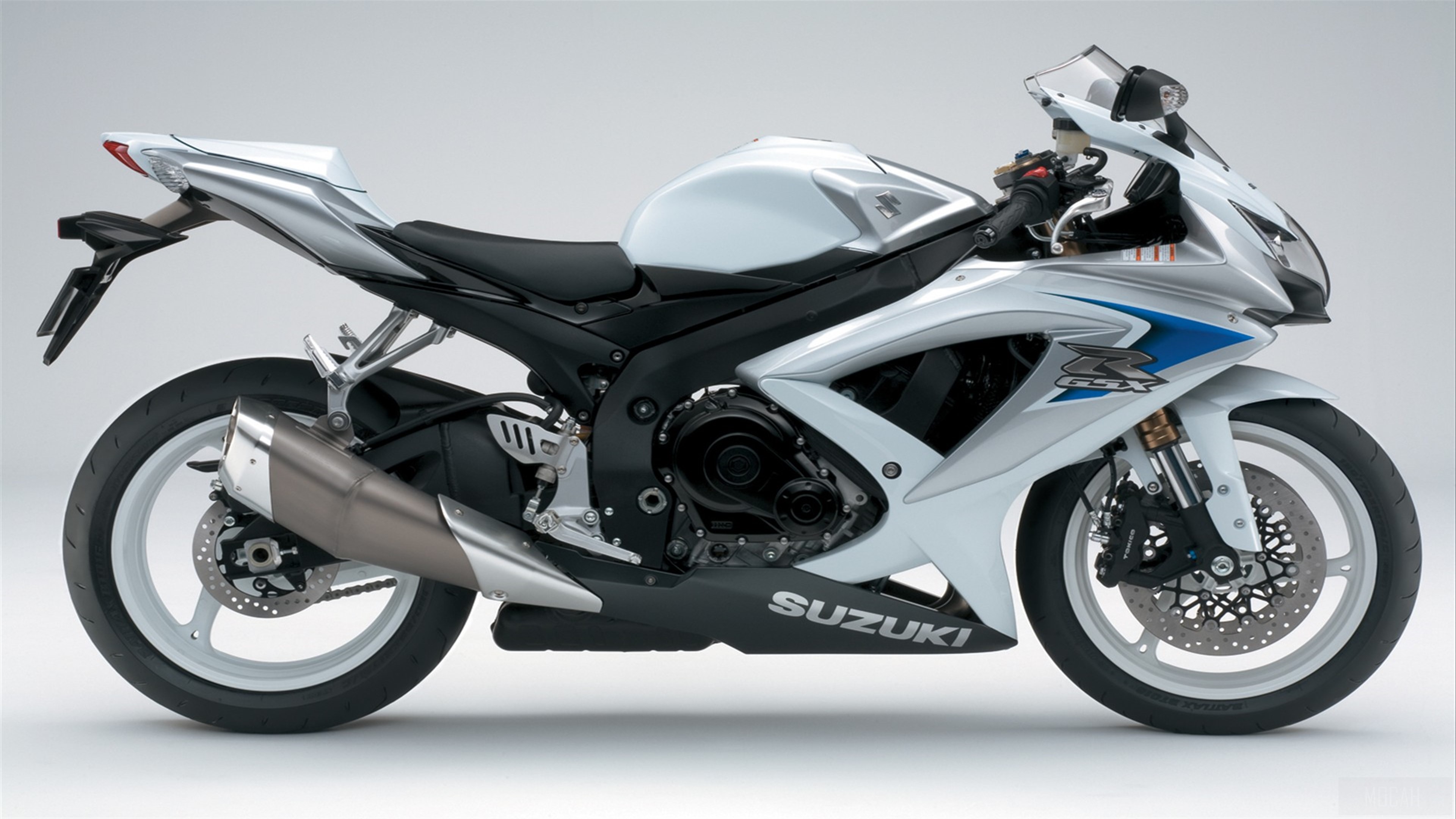 Suzuki GSX-R600 Motorcycle White 4K HD Wallpaper