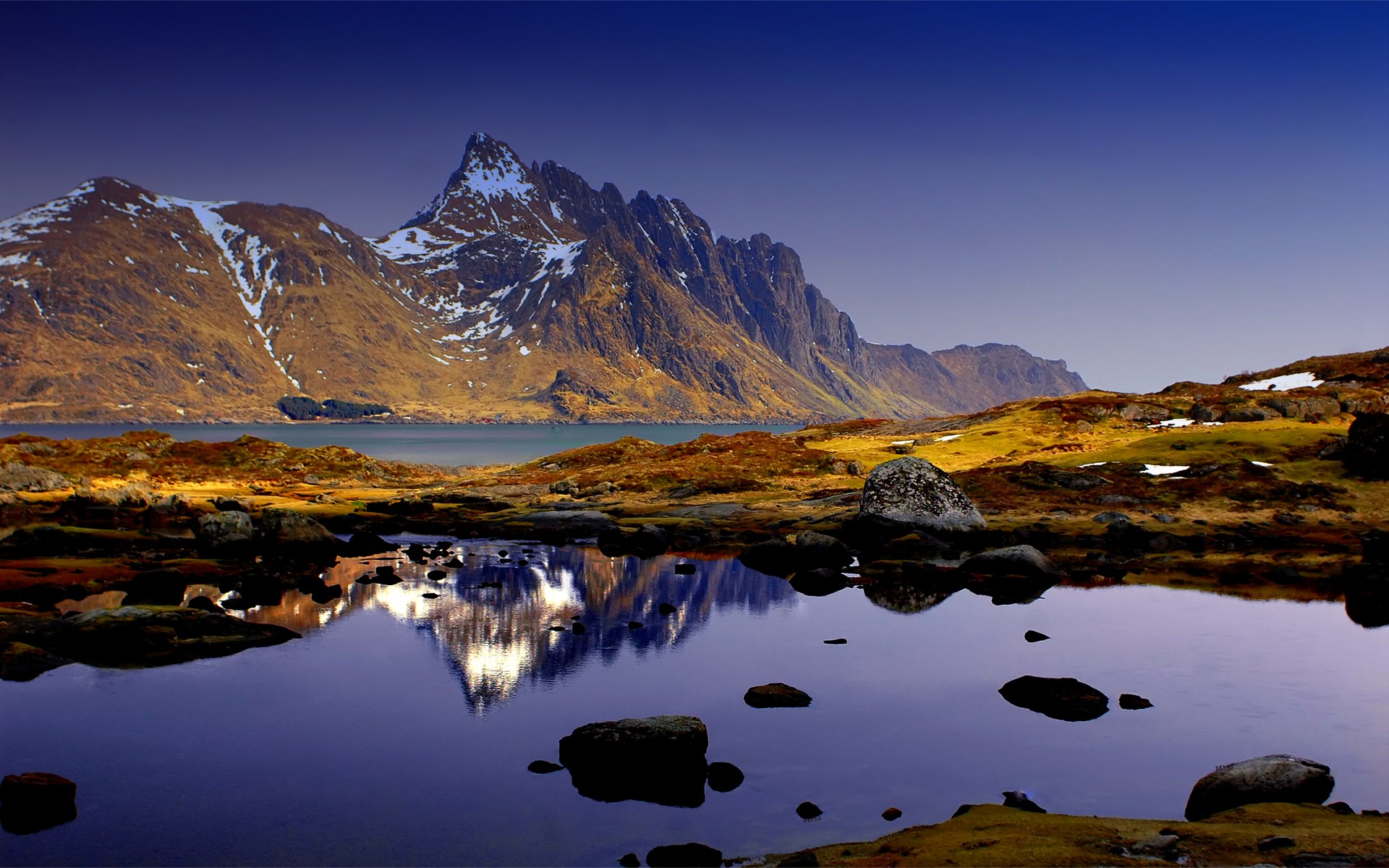 Mountain reflection in a calm lake HD Wallpaper