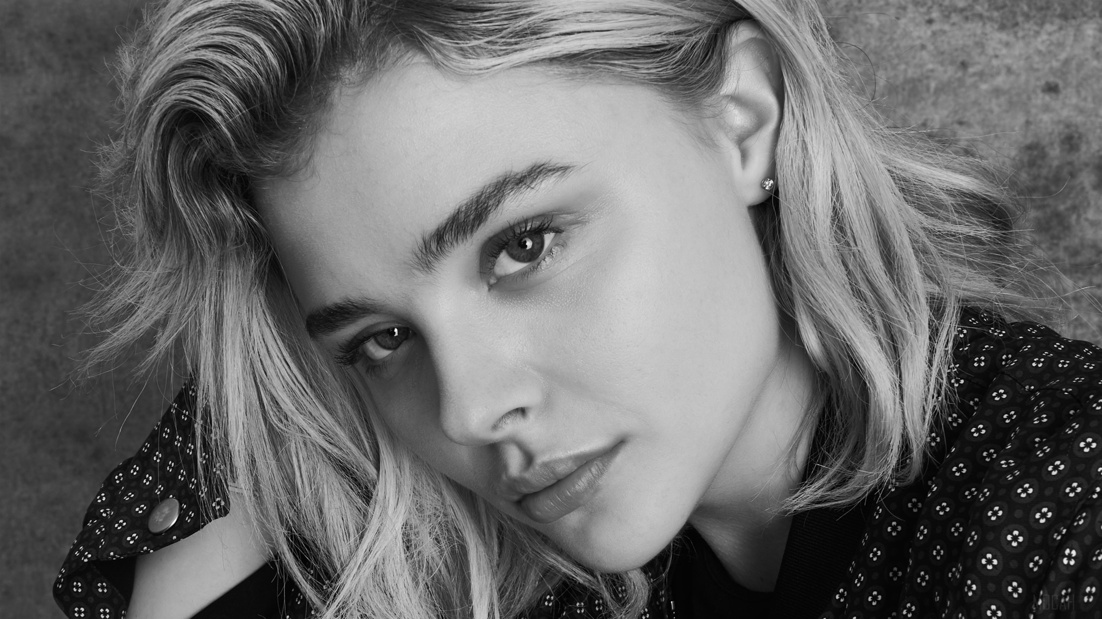 Chloe Moretz Monochrome HD Wallpaper