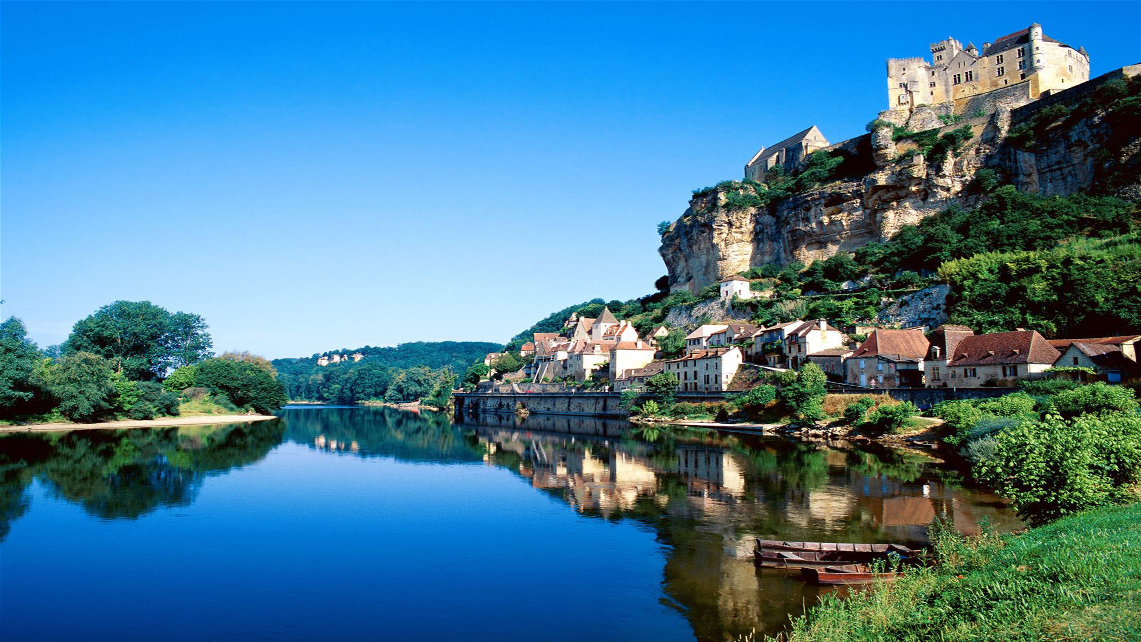 Beynac and Dordogne River France 4K HD Wallpaper