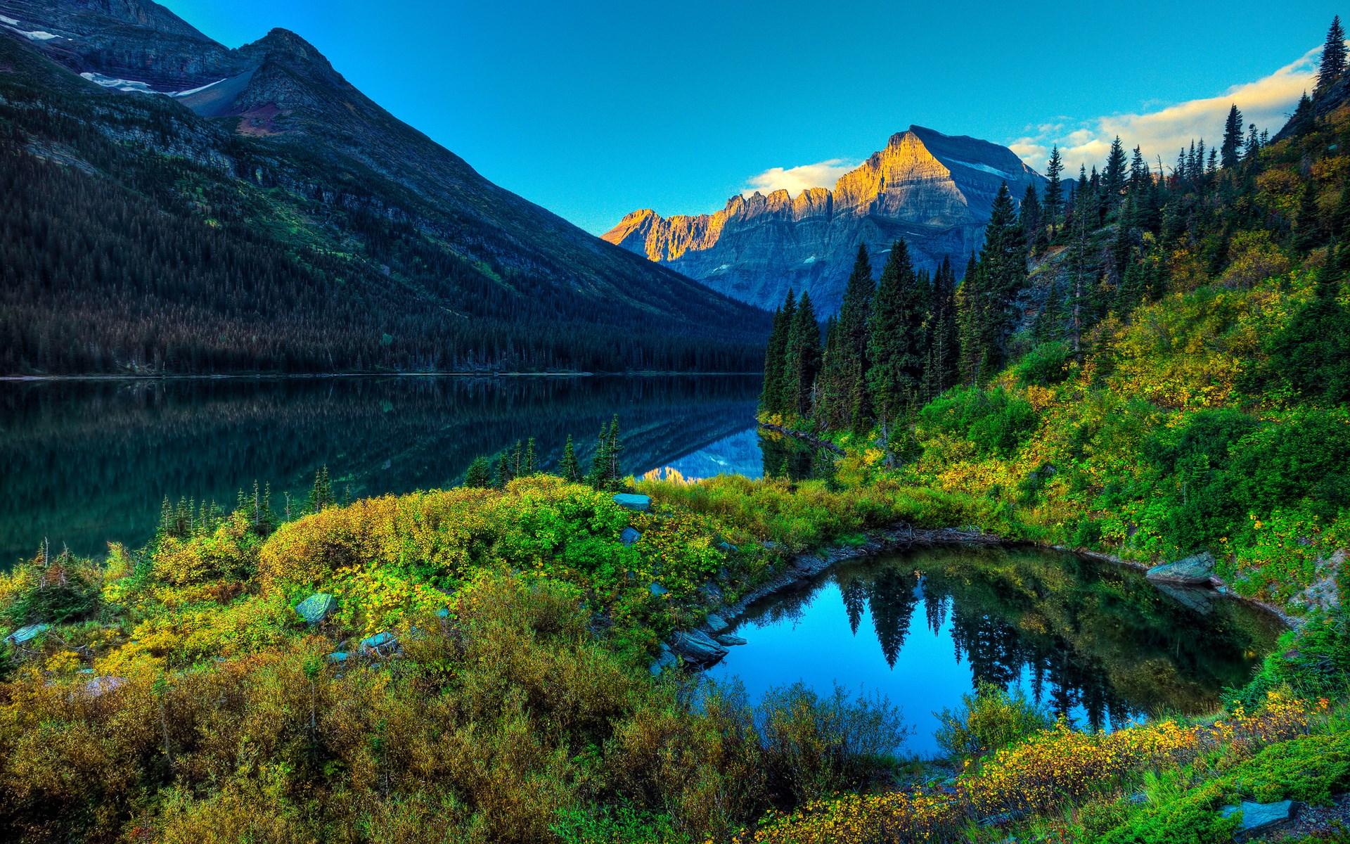 Mountain lake with reflection and autumn foliage HD Wallpaper