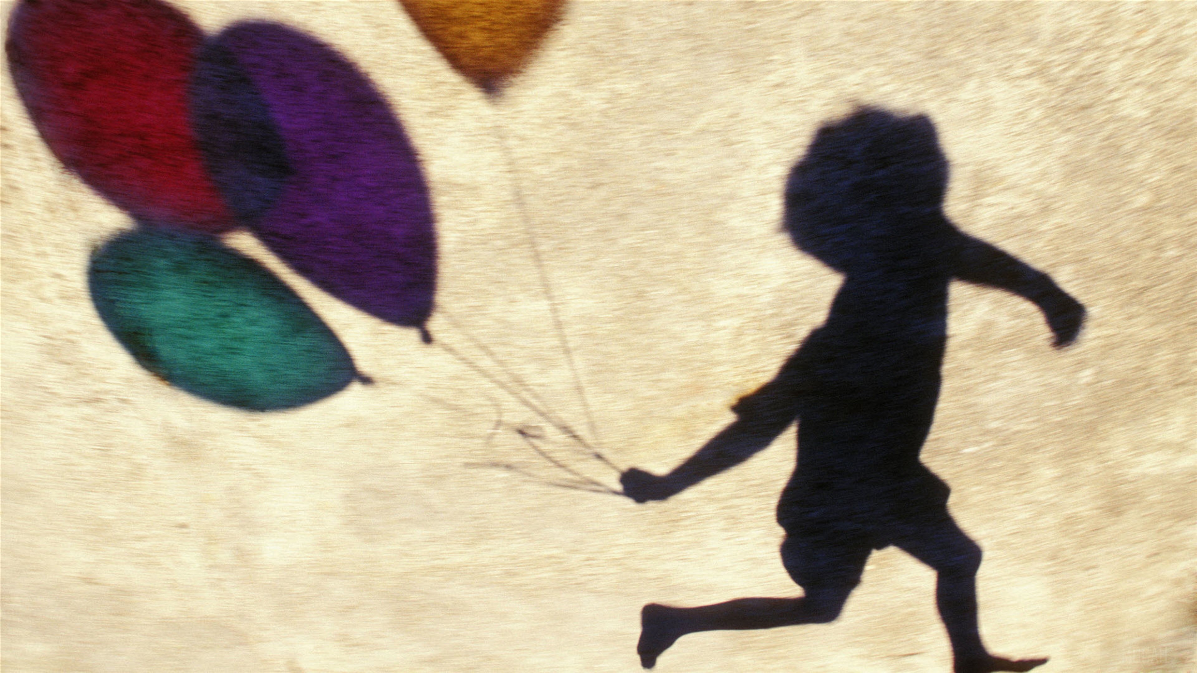 Child playing with balloons HD Wallpaper