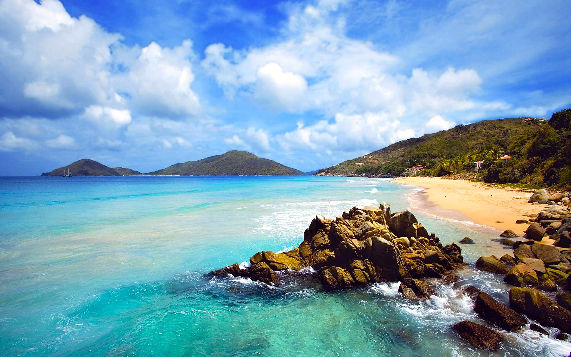 Tropical beach with turquoise water and rocky shore HD Wallpaper