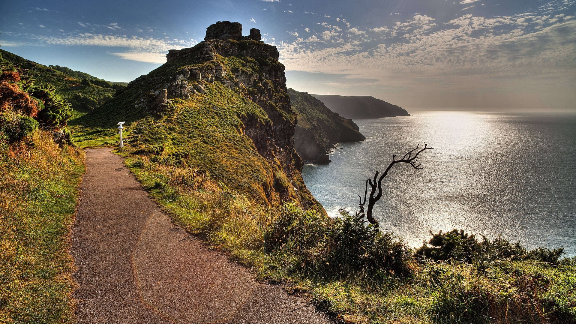 Coastal path leading to a cliff overlooking the sea HD Wallpaper