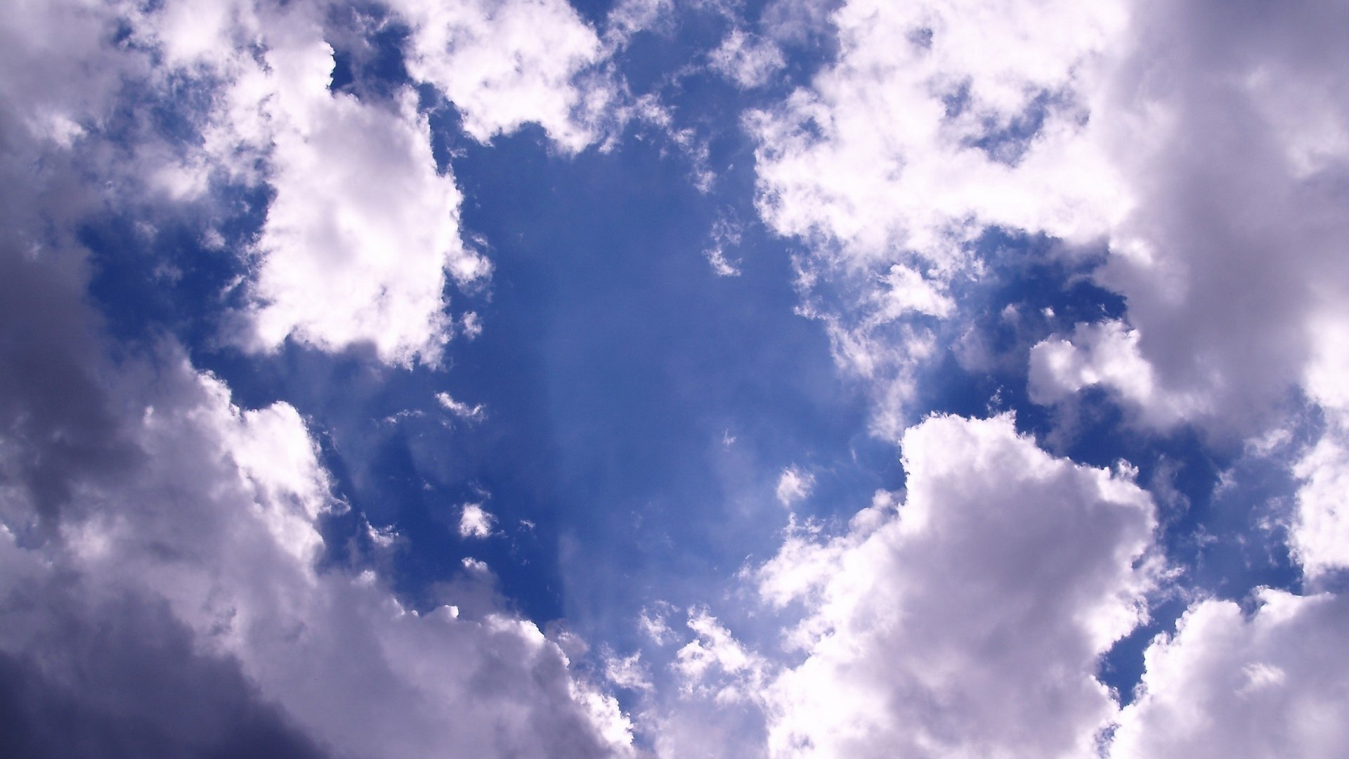 Blue sky with clouds HD Wallpaper