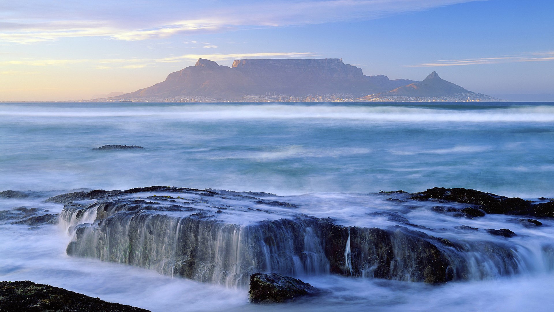 Table Mountain and ocean waves HD Wallpaper