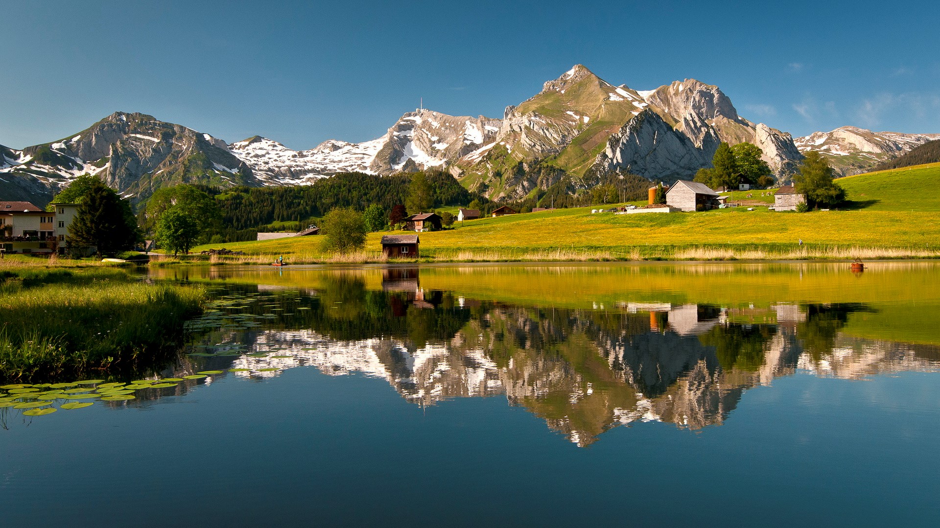 Lake reflection of mountains and village HD Wallpaper