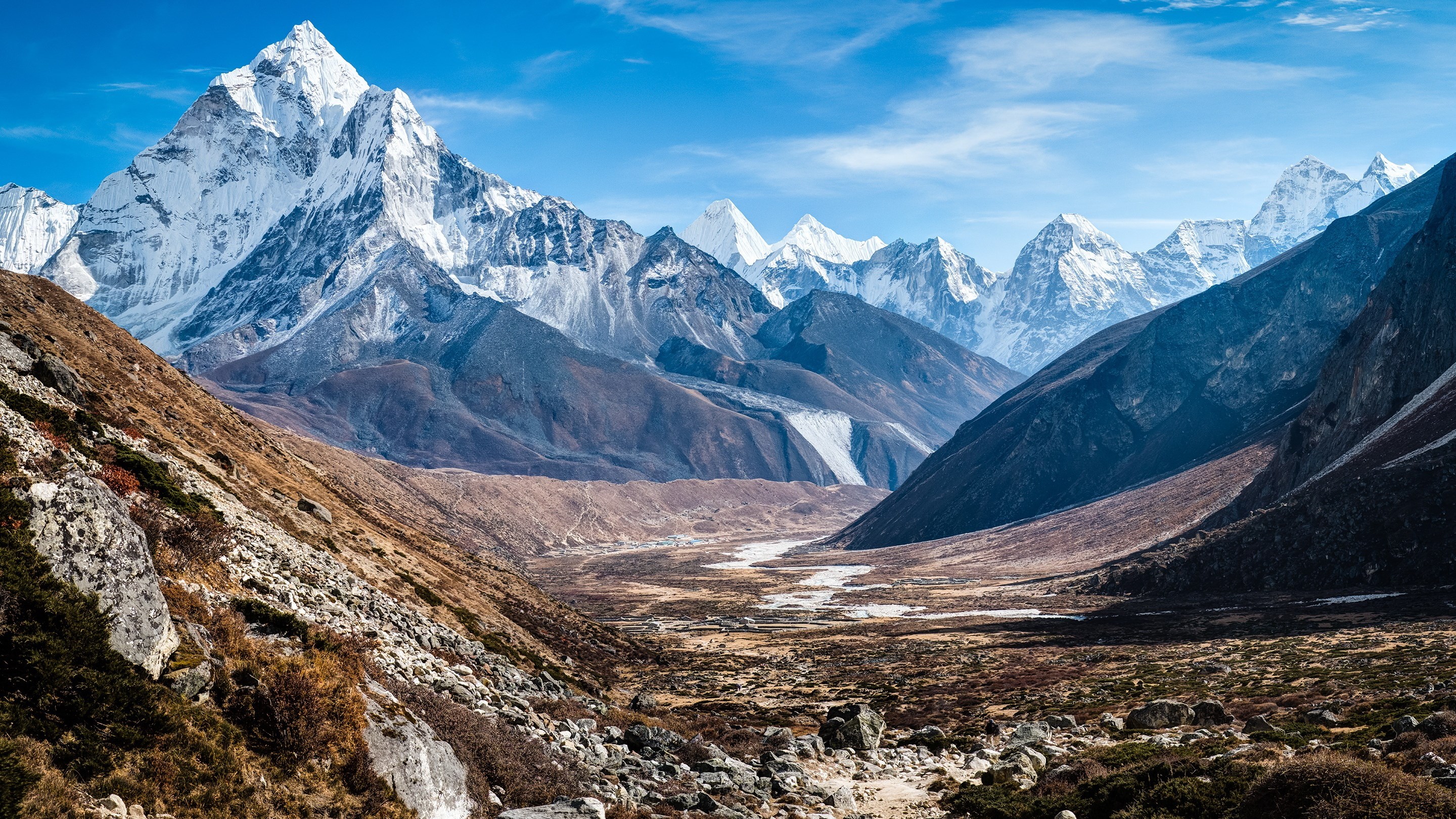Ama Dablam mountain in the Himalayas, Nepal HD Wallpaper