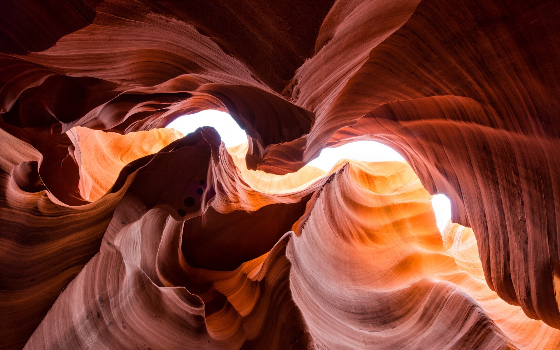 Antelope Canyon rock formations with sunlight HD Wallpaper