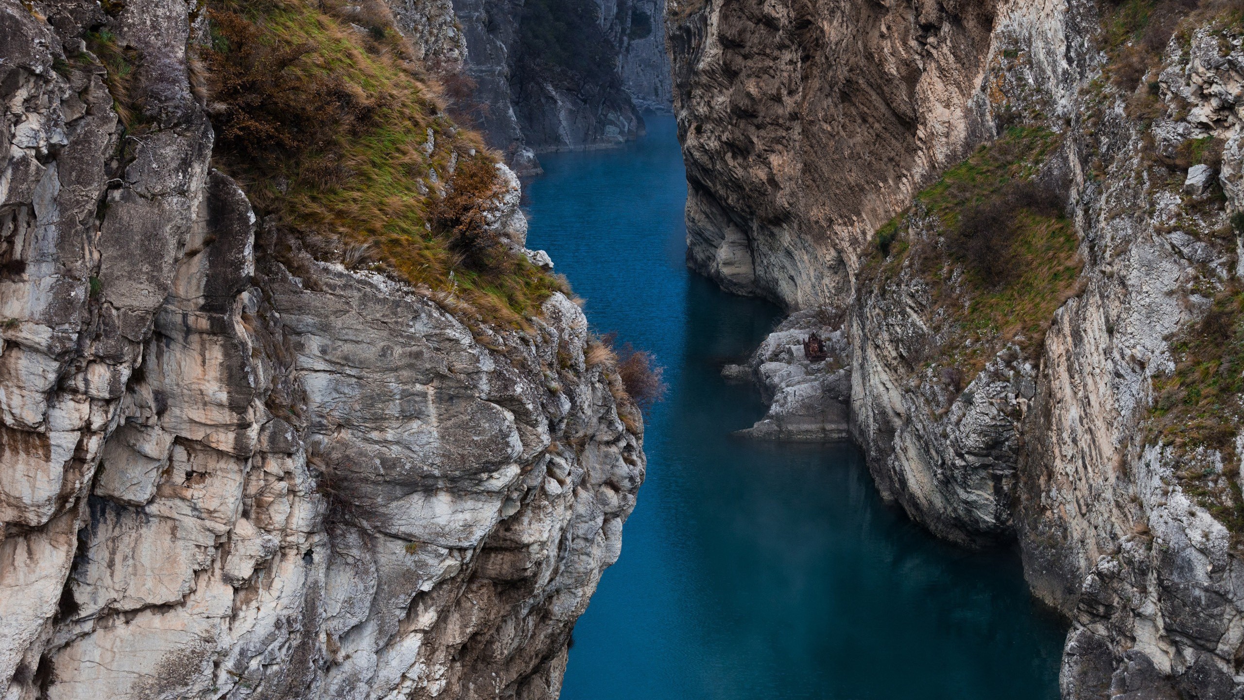 Deep blue river flowing through a rocky canyon HD Wallpaper