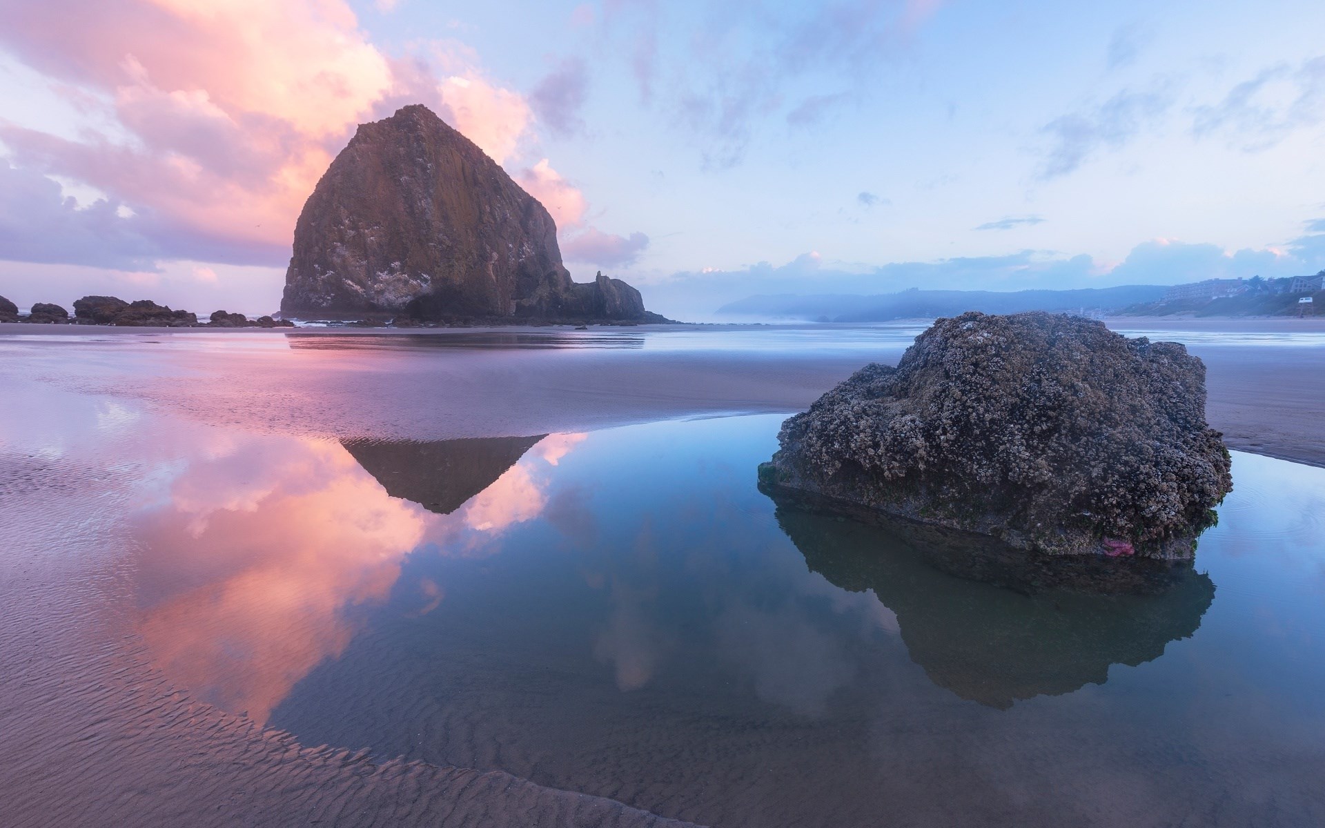 Haystack Rock reflection at Cannon Beach during sunset HD Wallpaper