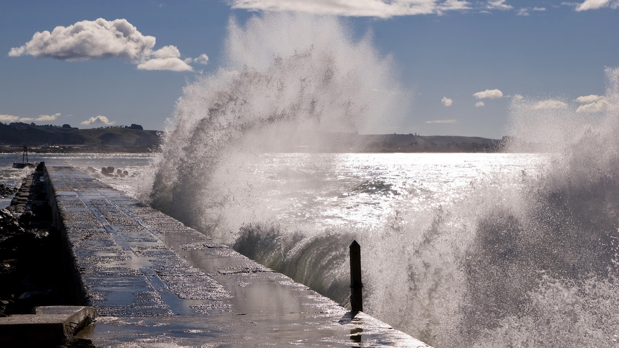 Wave crashing on a concrete pier HD Wallpaper