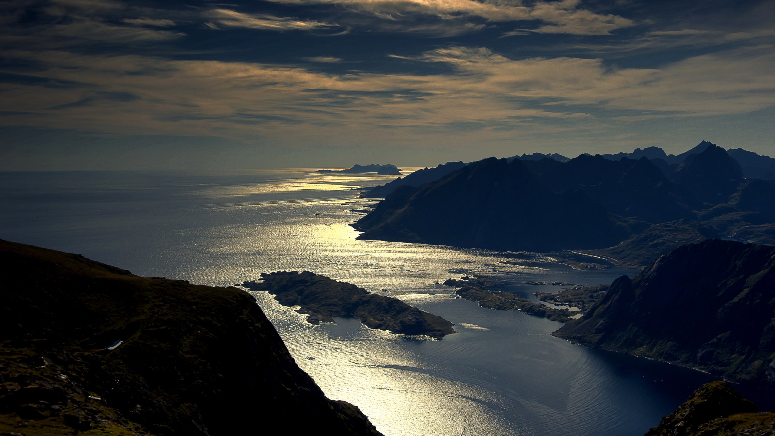 Sunlight reflecting on water between mountains HD Wallpaper