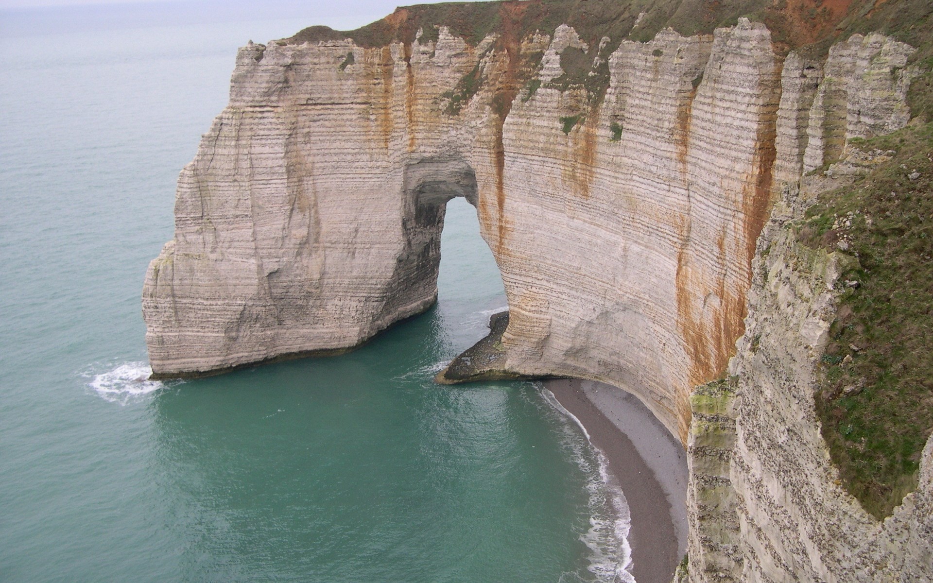 Arch rock formation over the sea HD Wallpaper