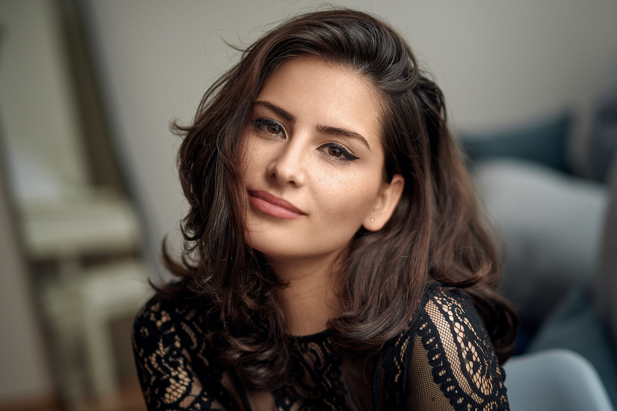Woman with dark hair and eyeliner HD Wallpaper