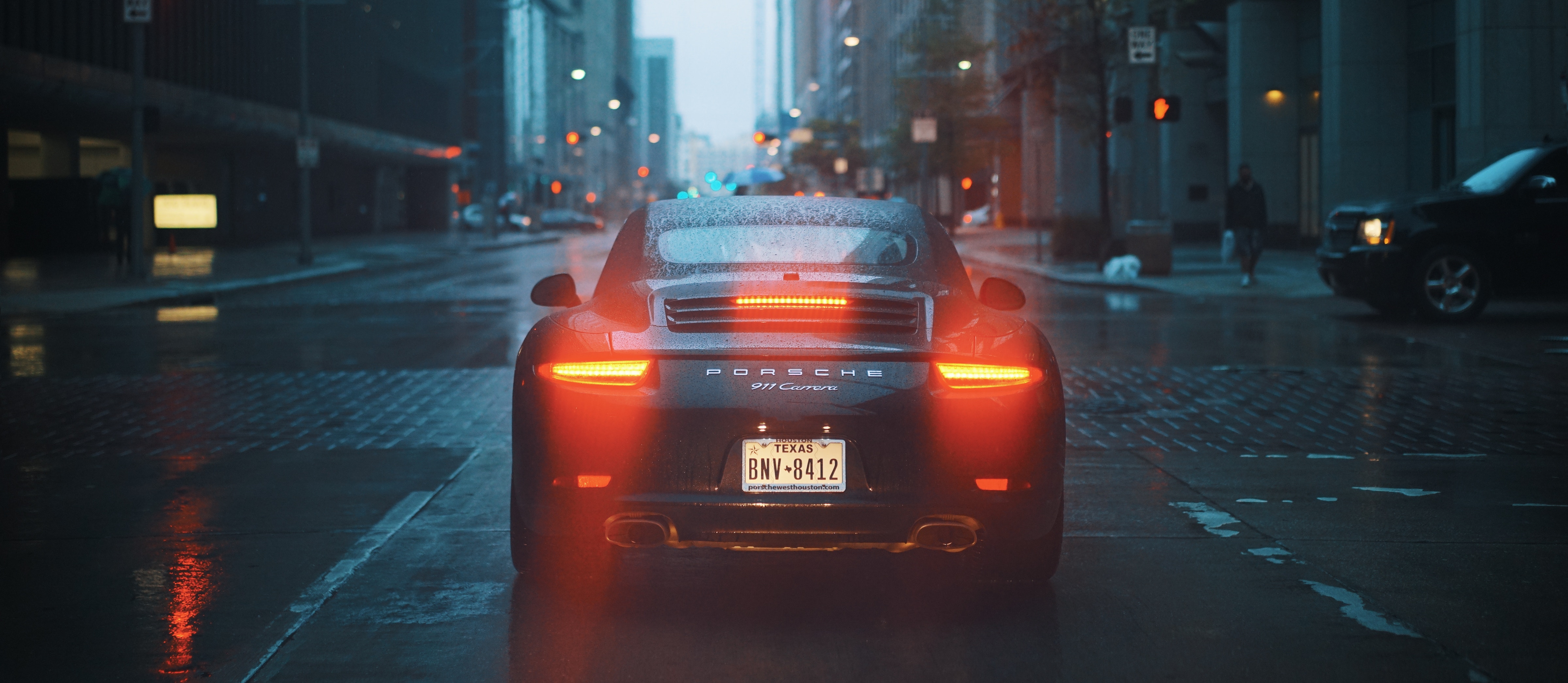 Porsche 911 Carrera S in the rain HD Wallpaper