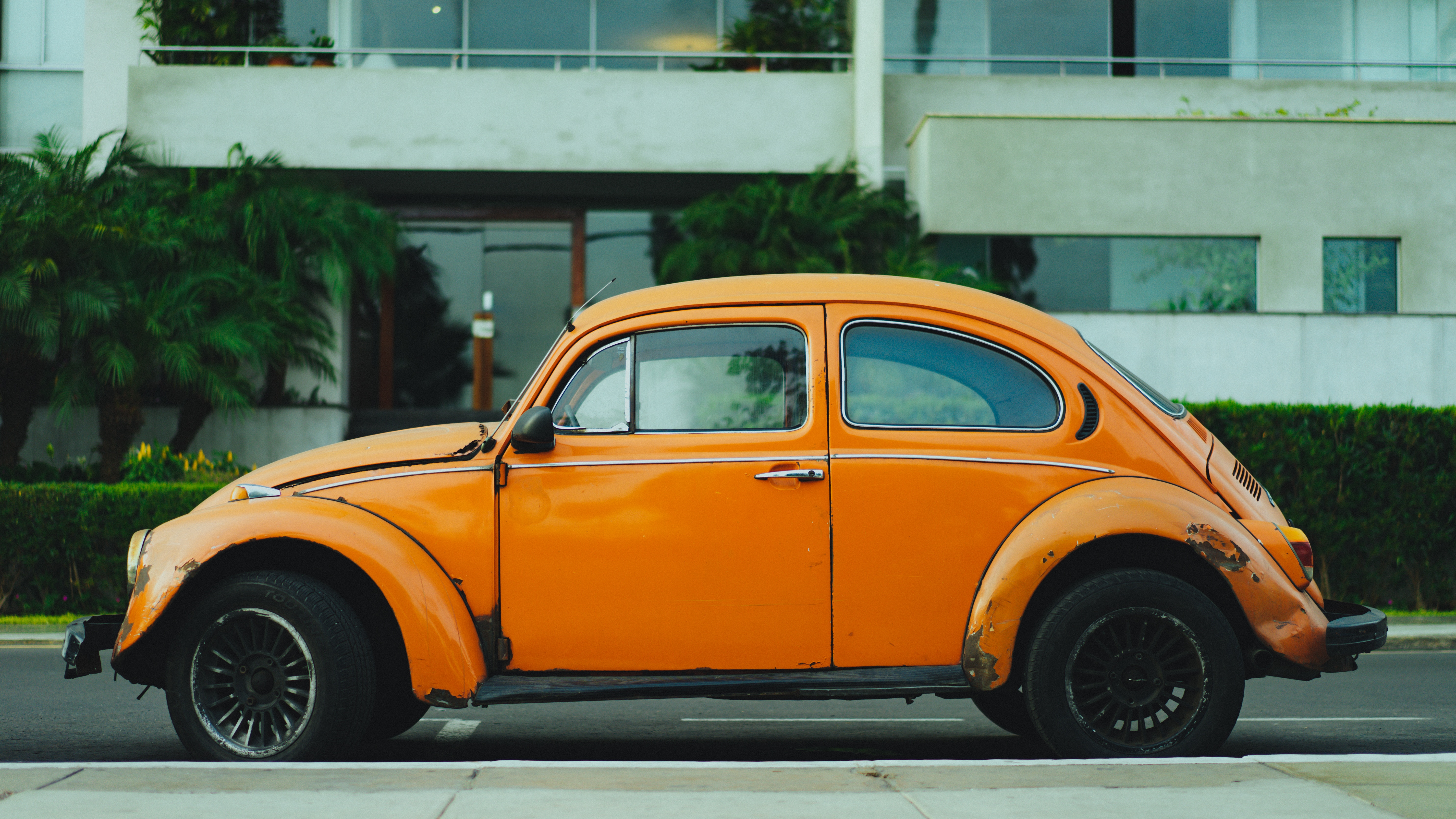 Orange Volkswagen Beetle parked on street HD Wallpaper