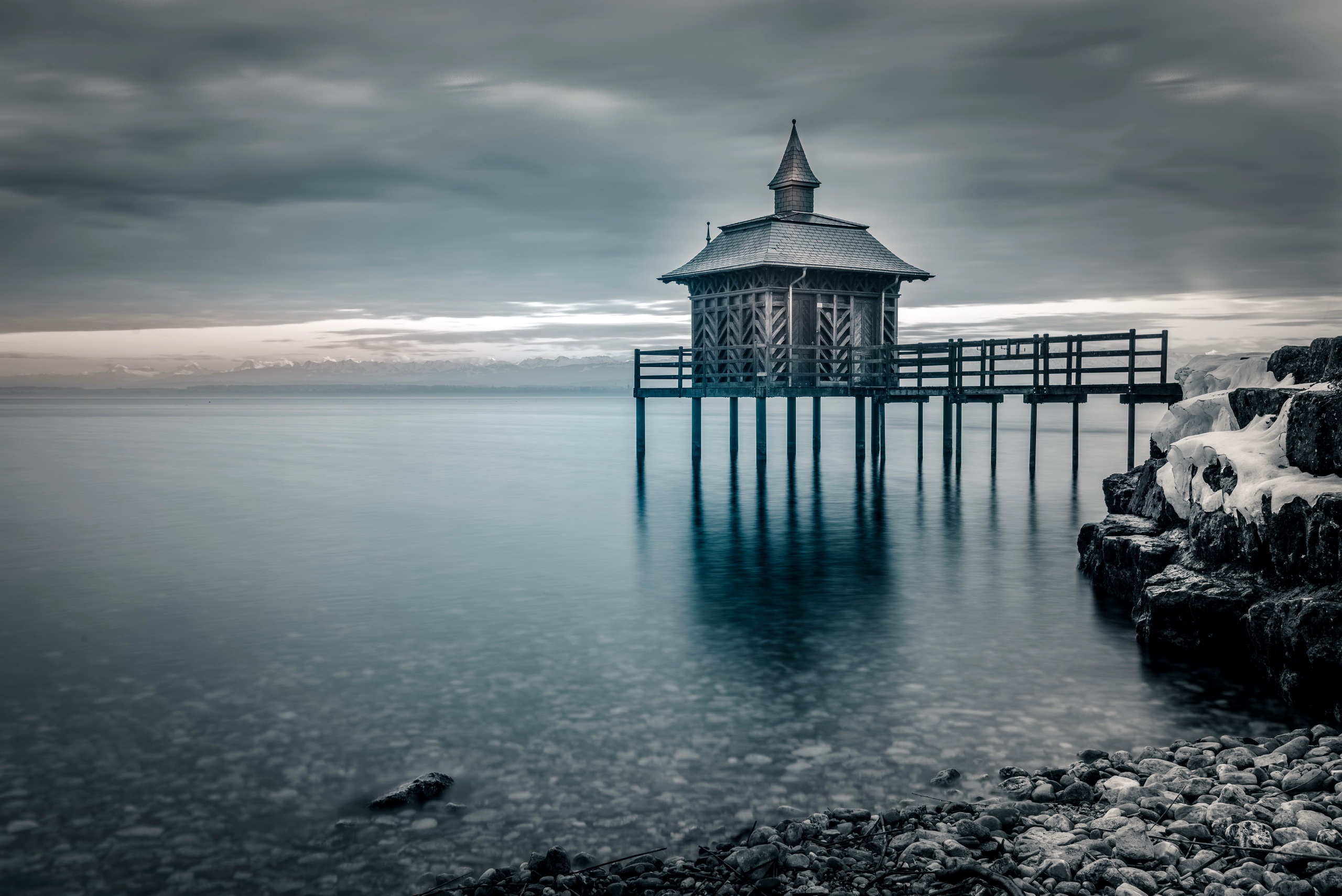 Wooden structure on stilts over water in winter HD Wallpaper