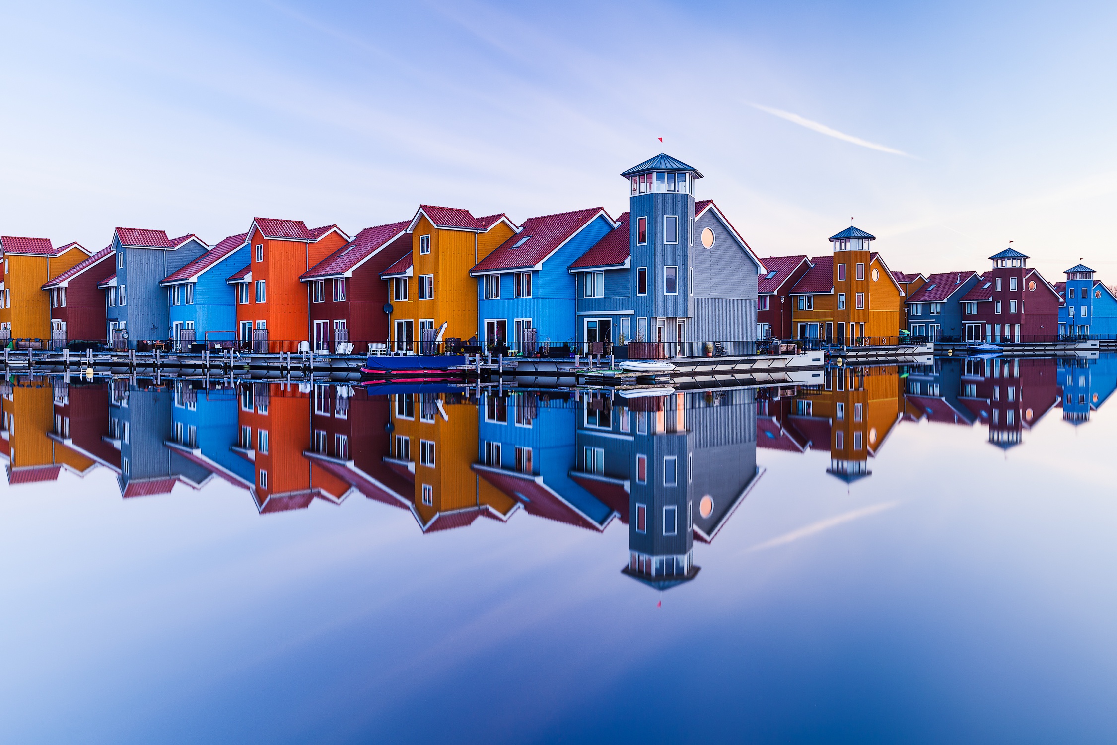 Colorful houses reflected in still water HD Wallpaper