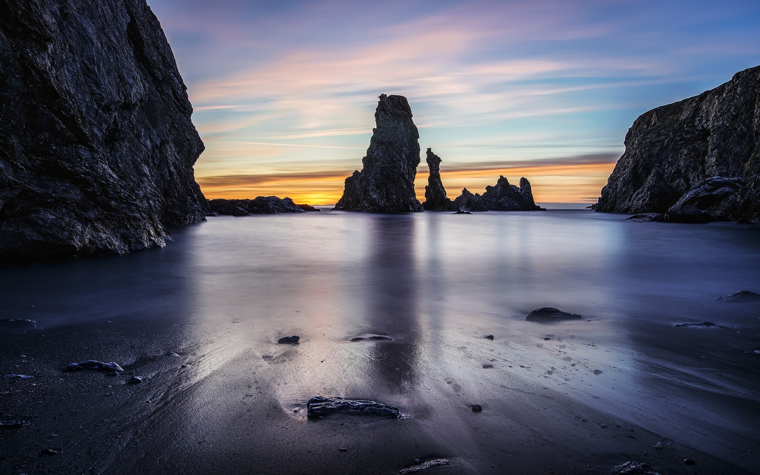 Sunset over rocky coast with ocean waves HD Wallpaper